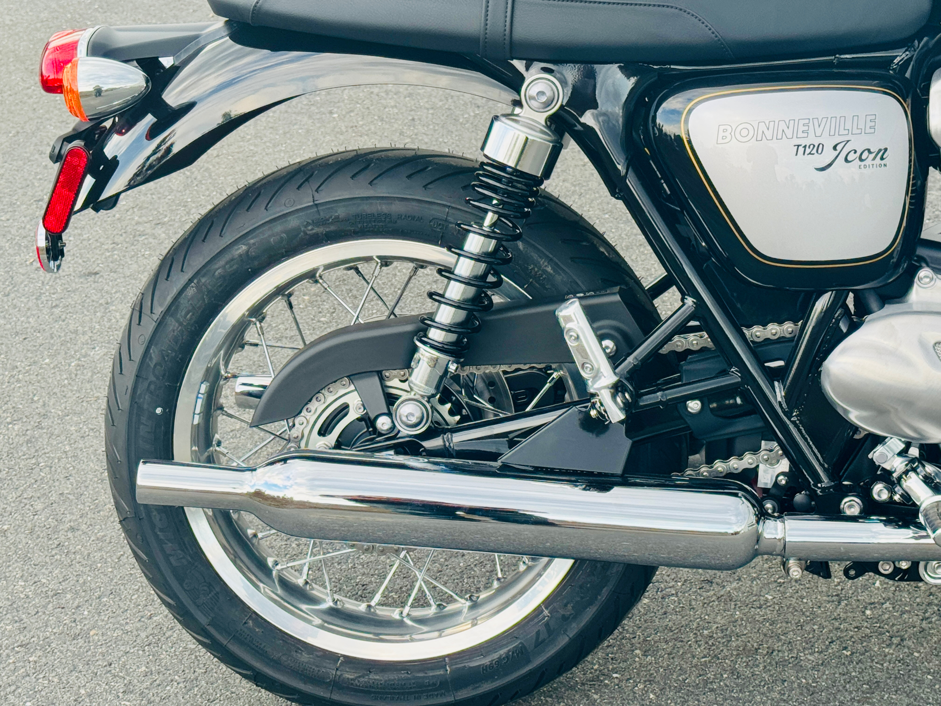 2025 Triumph Bonneville T120 in Foxboro, Massachusetts - Photo 16
