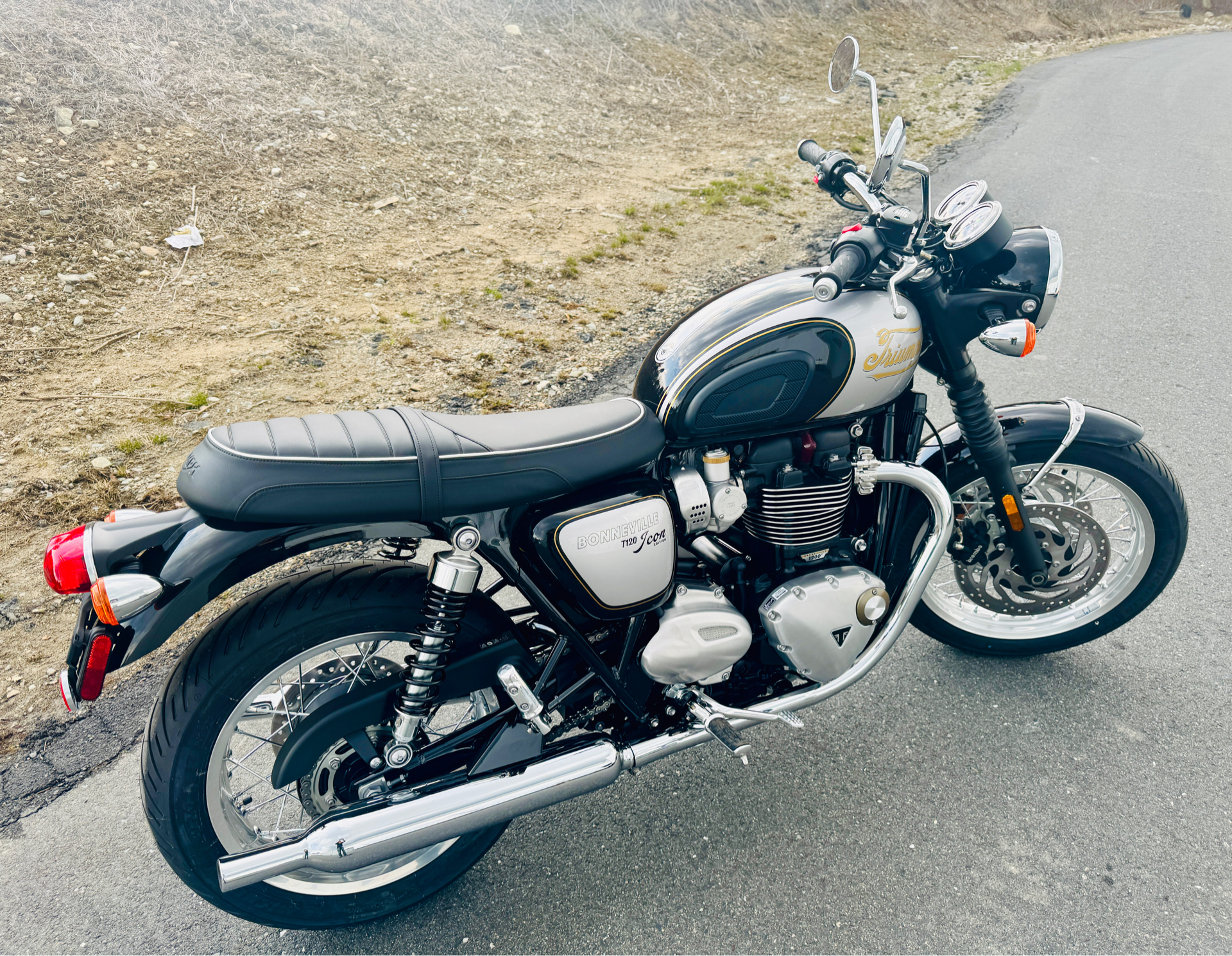 2025 Triumph Bonneville T120 in Foxboro, Massachusetts - Photo 11