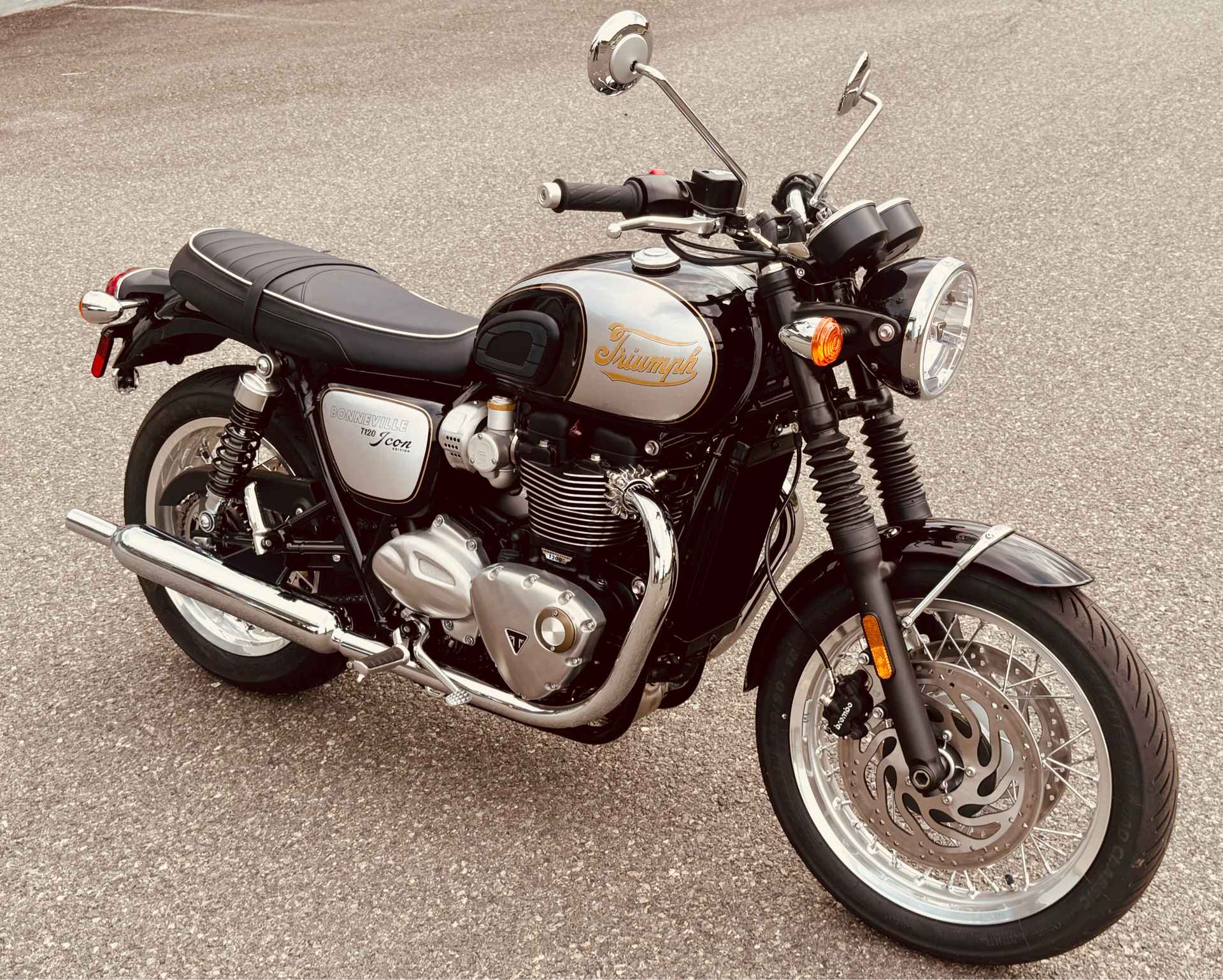 2025 Triumph Bonneville T120 in Foxboro, Massachusetts - Photo 3