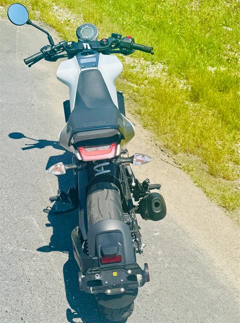 2022 Husqvarna Svartpilen 401 in Foxboro, Massachusetts - Photo 17