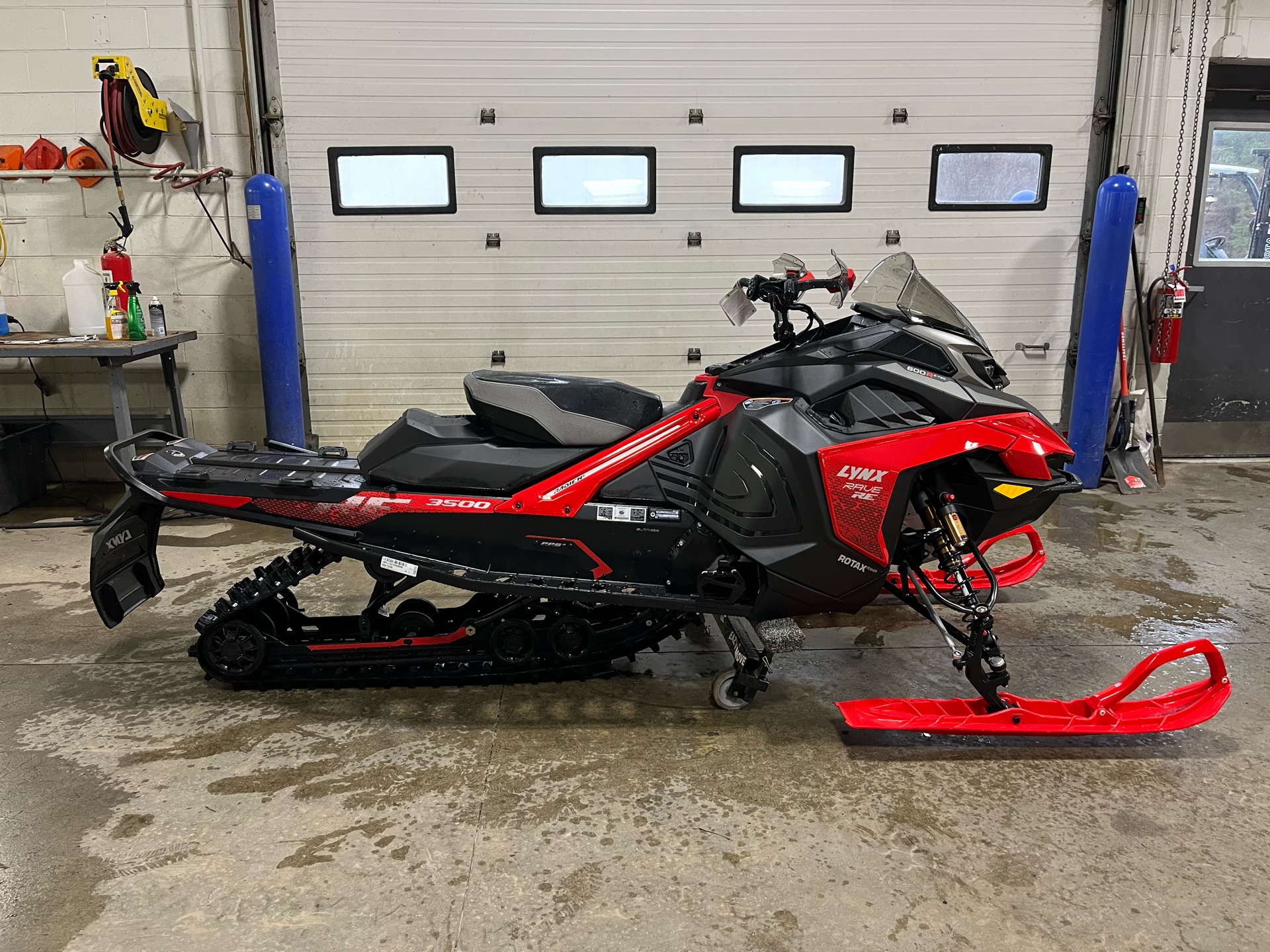2025 LYNX Rave RE 600R E-TEC Ice Ripper XT 1.5 M.S. / E.S. in Concord, New Hampshire - Photo 1