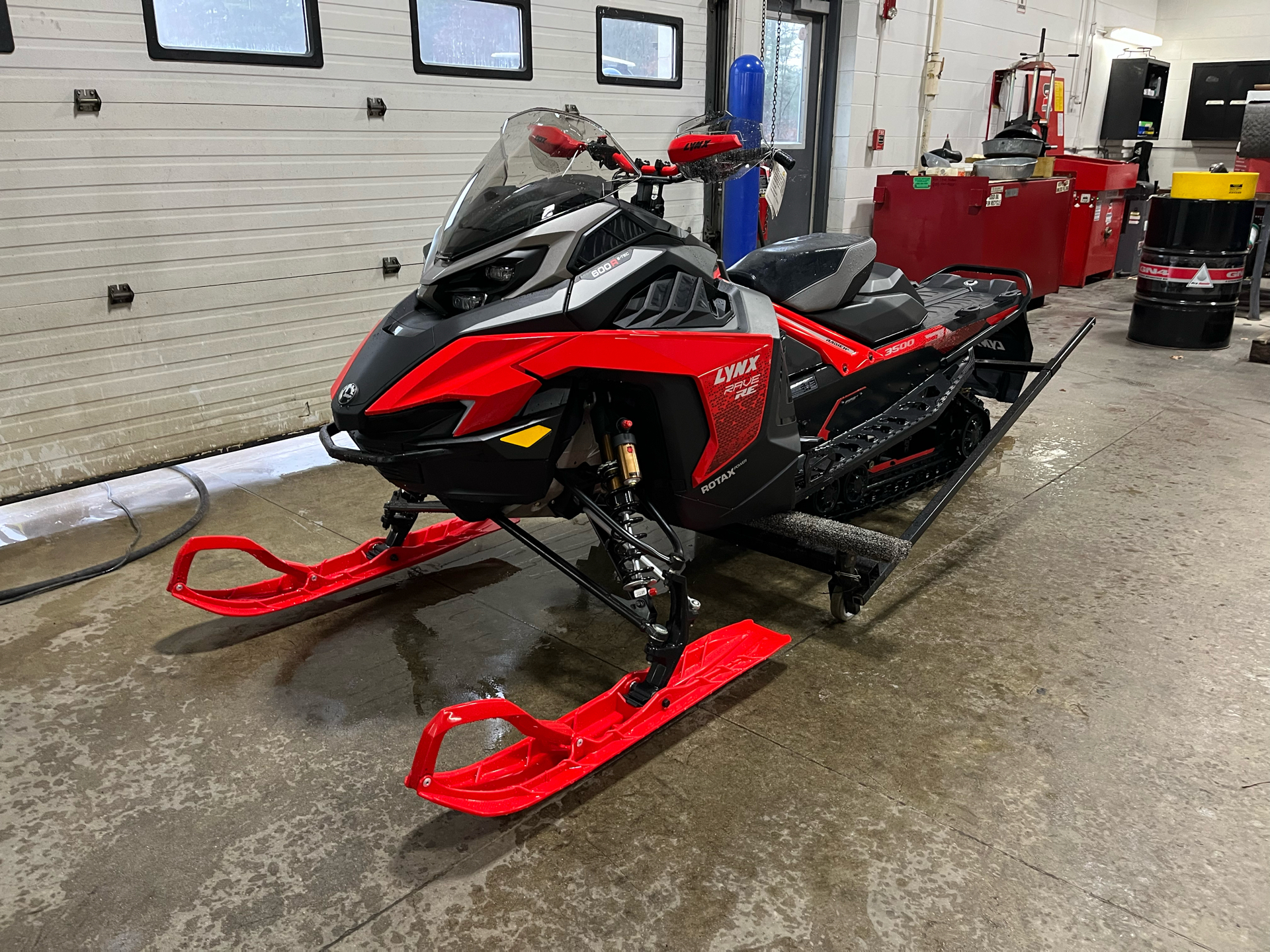 2025 LYNX Rave RE 600R E-TEC Ice Ripper XT 1.5 M.S. / E.S. in Concord, New Hampshire - Photo 3