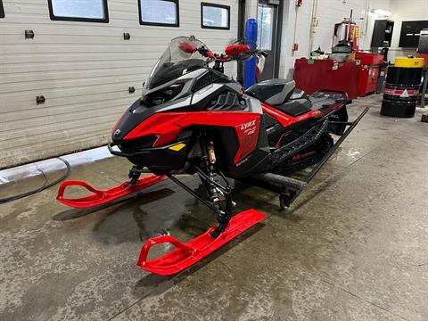 2025 LYNX Rave RE 600R E-TEC Ice Ripper XT 1.5 M.S. / E.S. in Concord, New Hampshire - Photo 3