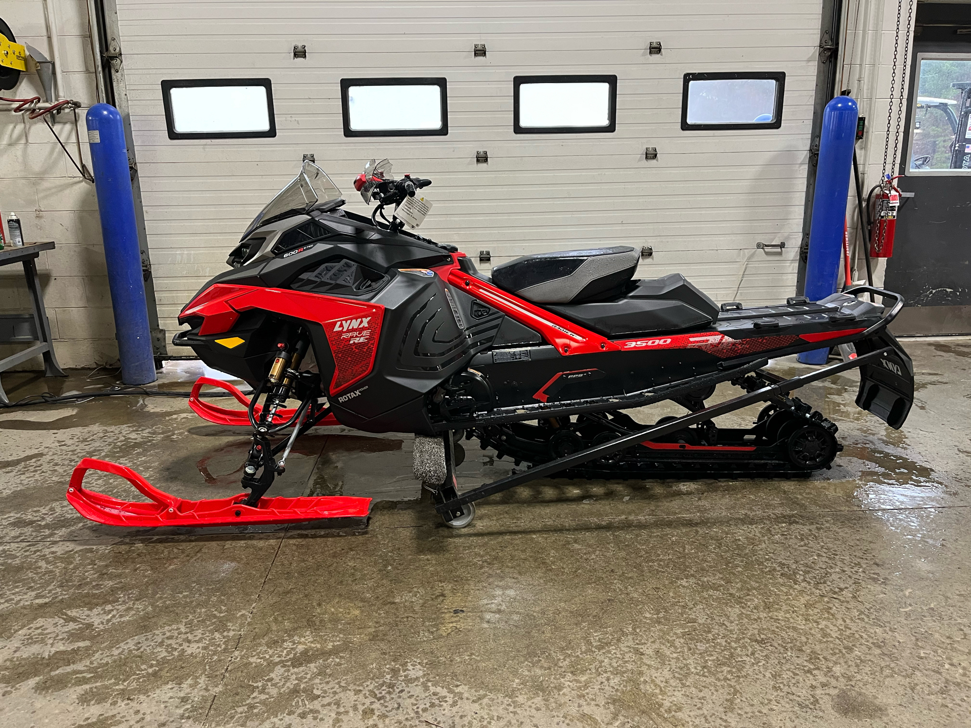 2025 LYNX Rave RE 600R E-TEC Ice Ripper XT 1.5 M.S. / E.S. in Concord, New Hampshire - Photo 4