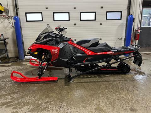 2025 LYNX Rave RE 600R E-TEC Ice Ripper XT 1.5 M.S. / E.S. in Concord, New Hampshire - Photo 4