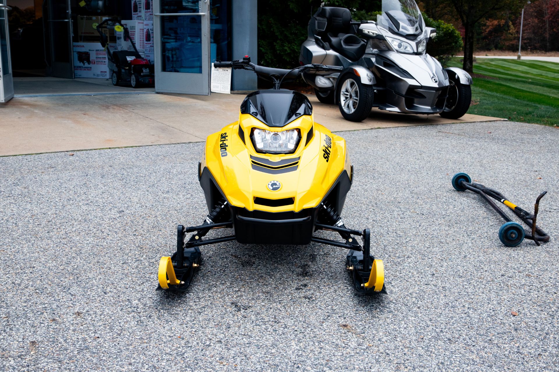 美品☆定価2.8万円☆近年モデル☆ゾーイ☆セーター☆イエロー☆Lサイズ☆ New 2025 Ski-Doo MXZ 200 ES Cobra 1.0 Snowmobiles in Concord, NH