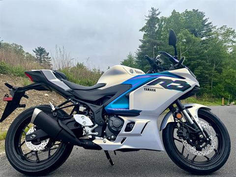 2025 Yamaha YZF-R3 in Concord, New Hampshire - Photo 11