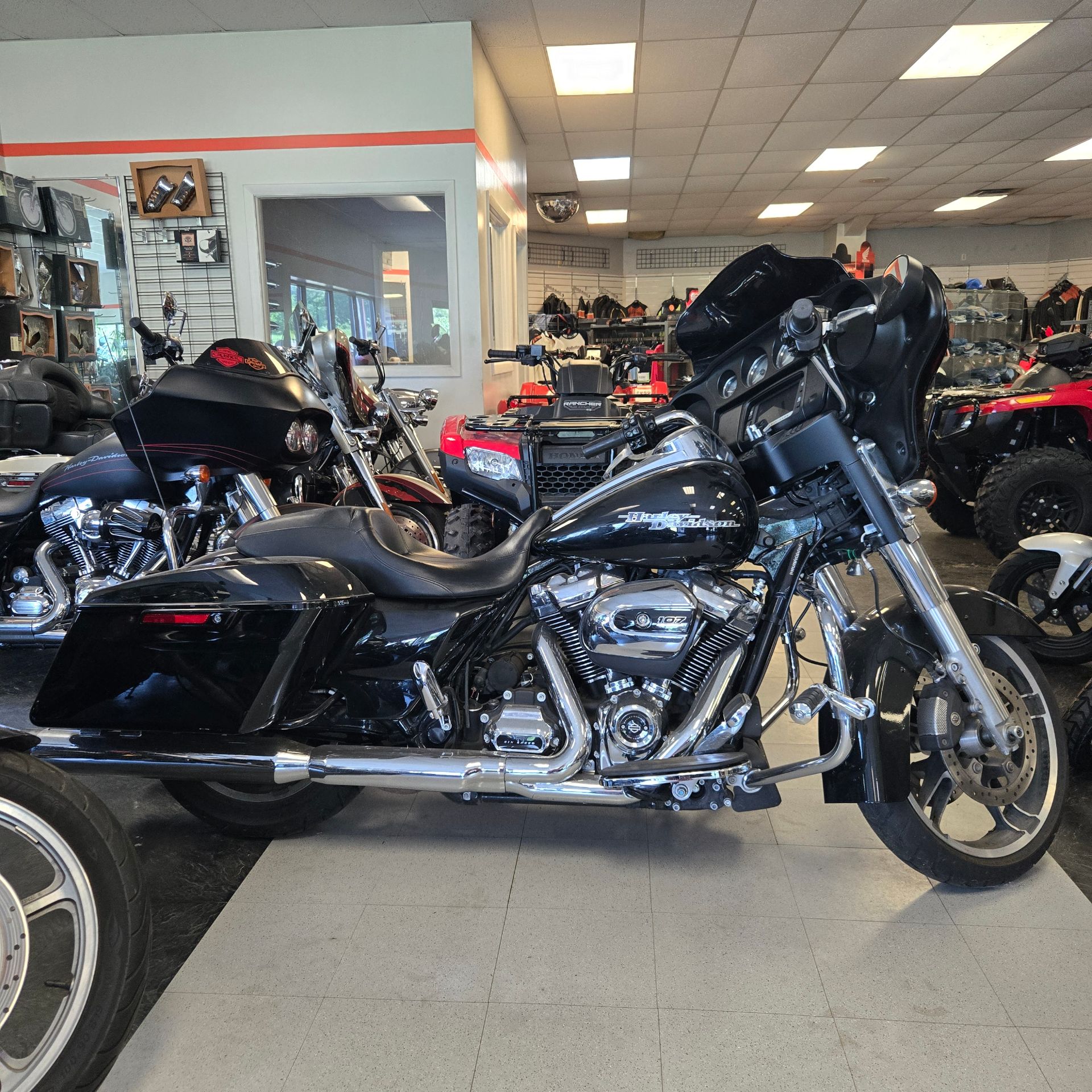 2018 Harley-Davidson Street Glide® 1