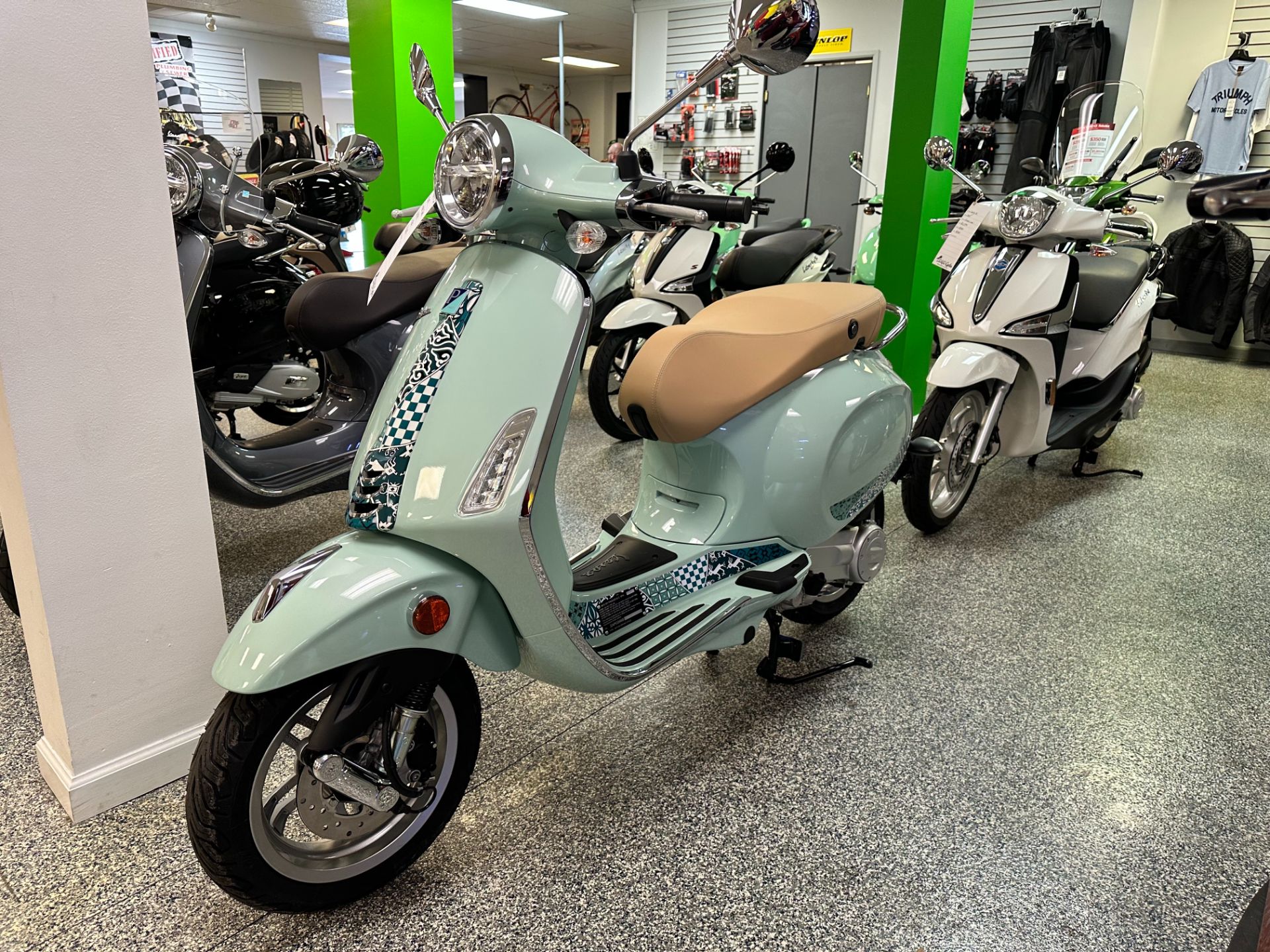Piaggio Vespa 125 Vespa 250 Gts Si Spegne Vespa Gts 300 Verde