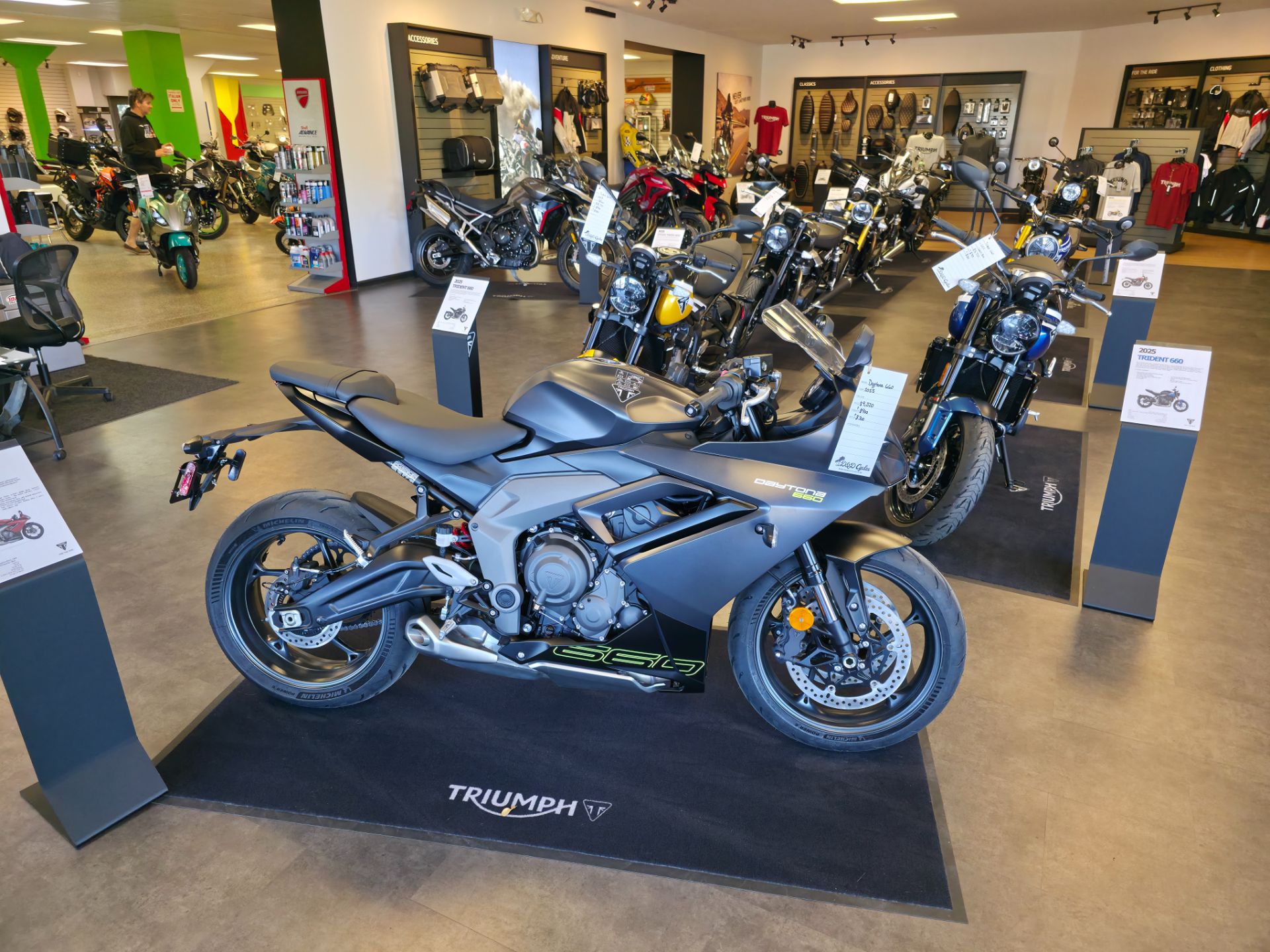 2025 Triumph Daytona 660 1