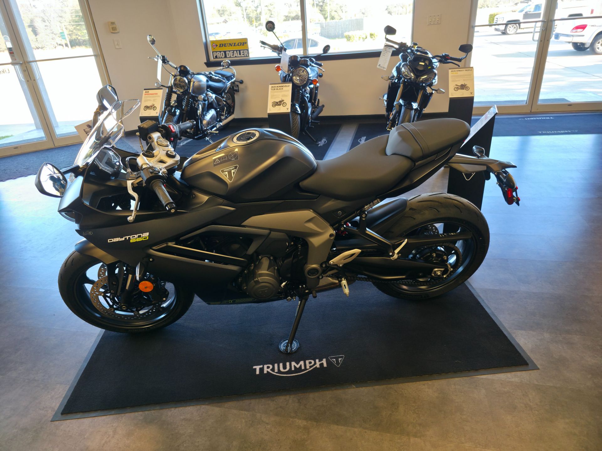 2025 Triumph Daytona 660 2