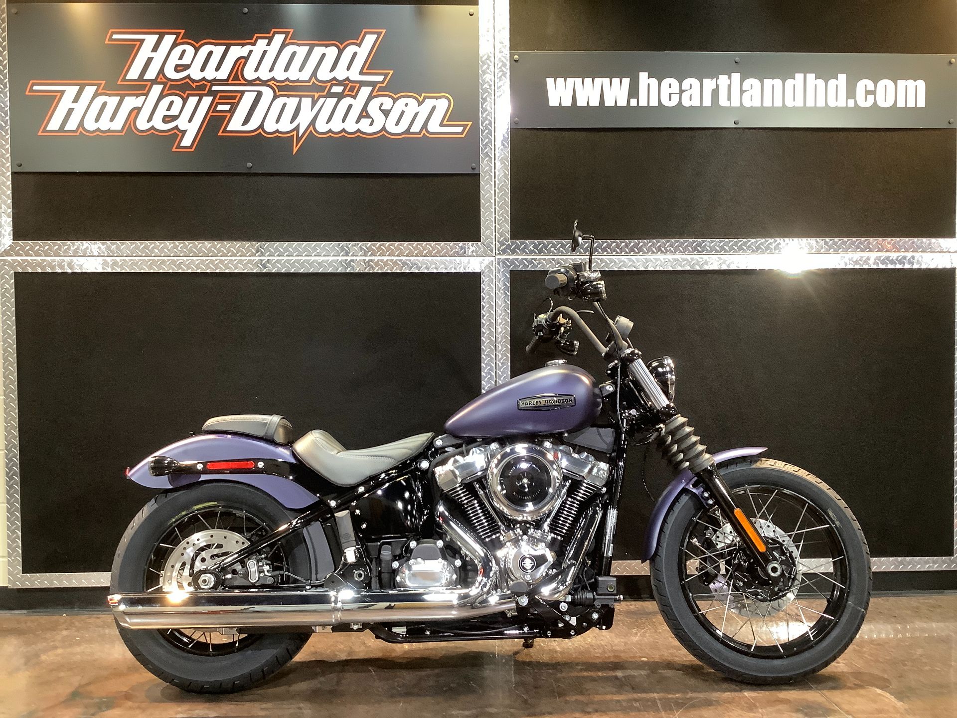 New 2025 Harley-Davidson Street Bob® | Motorcycles in New 2025 Harley-Davidson Street Bob® | Motorcycles in