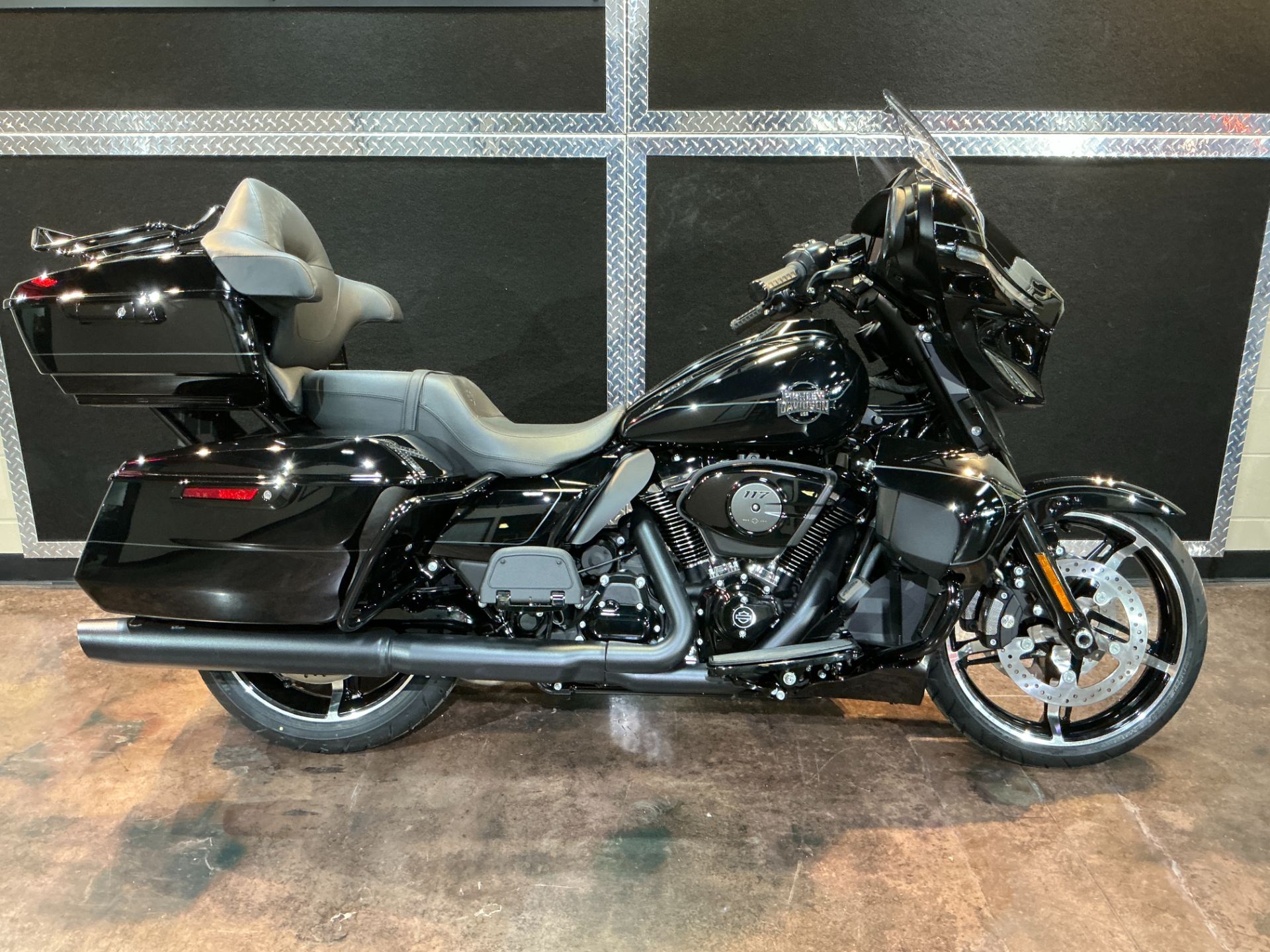 New 2025 Harley-Davidson Street Glide® Ultra | Motorcycles