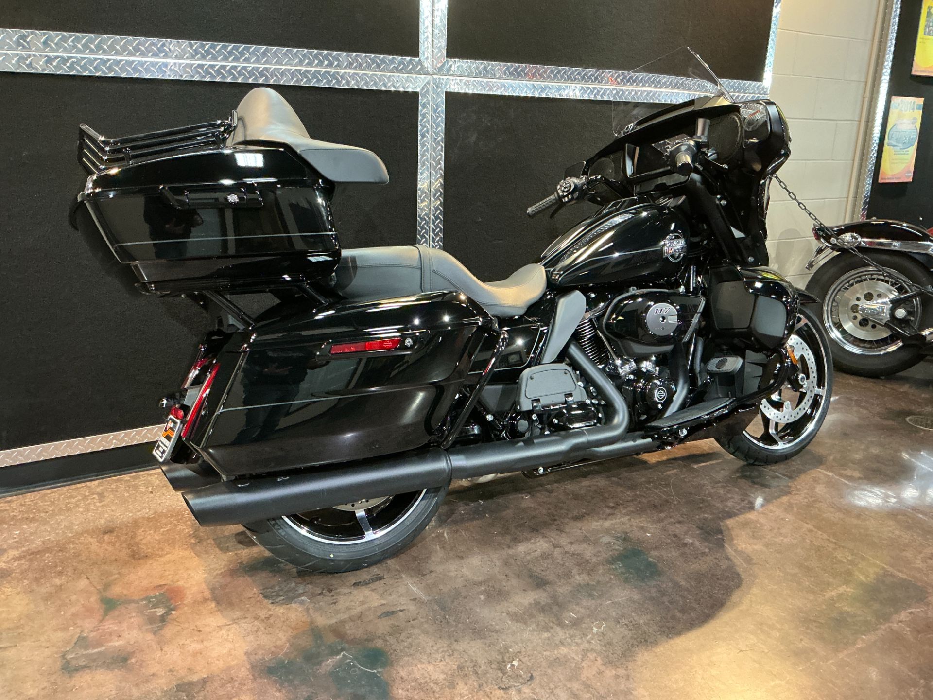 Harley-Davidson バイクシート ブラック　25301 25302 FXSB1690 シート 25301/25302 ハーレー 純正 中古 バイク 部品