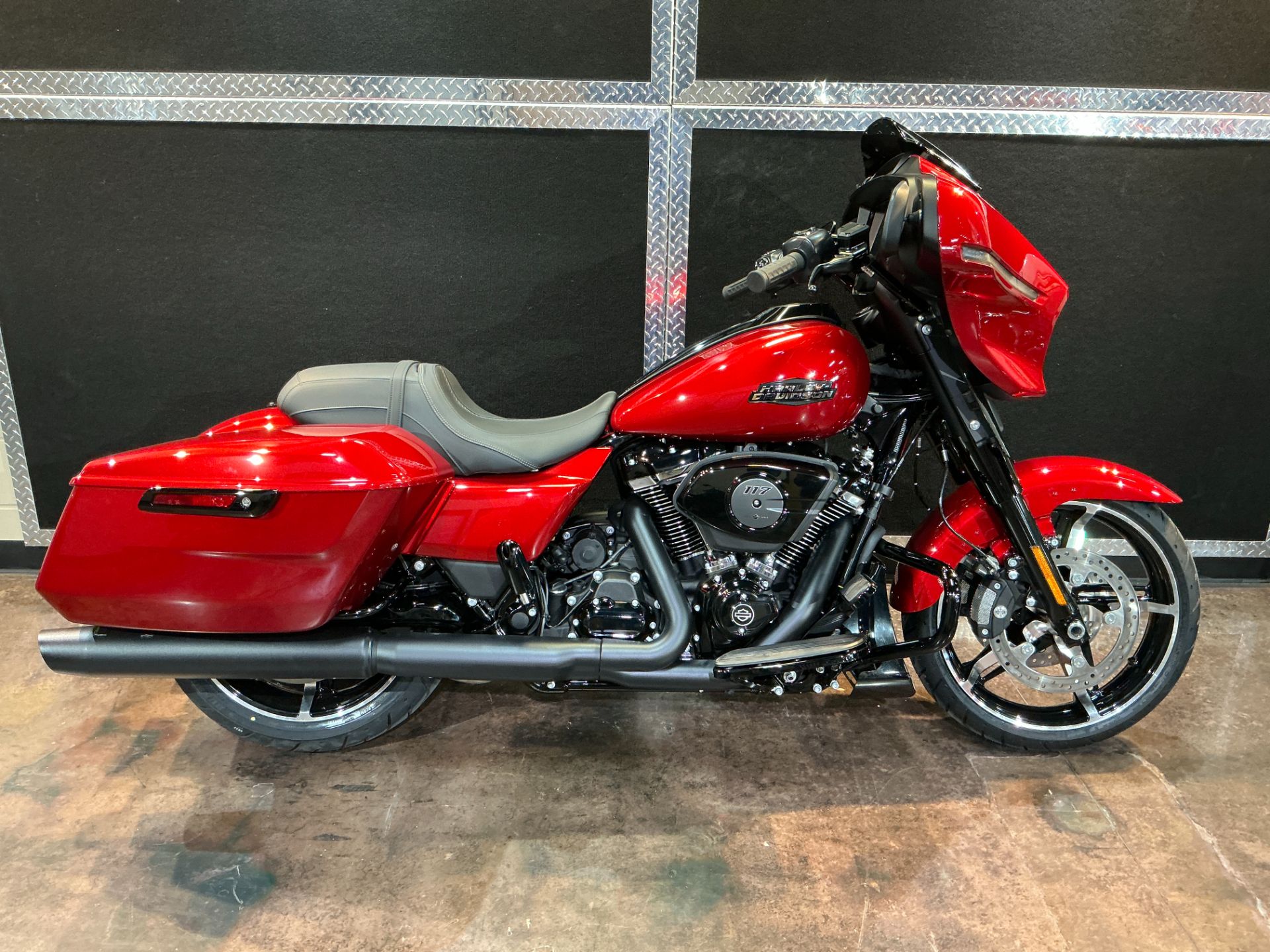 90s Harley-Davidson 赤 スカジャン M New 2025 Harley-Davidson Street Glide® Whiskey Firestorm