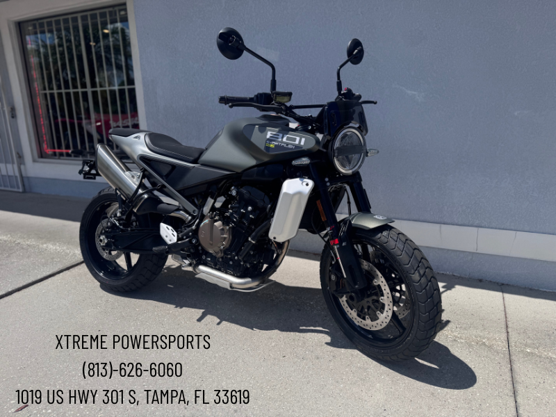 2027 Husqvarna Svartpilen 801 SE