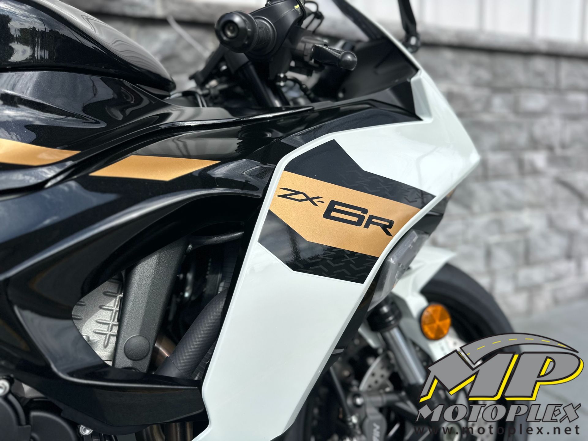 ホワイトニング New 2026 Kawasaki Ninja® ZX™-4RR ABS Pearl Robotic White