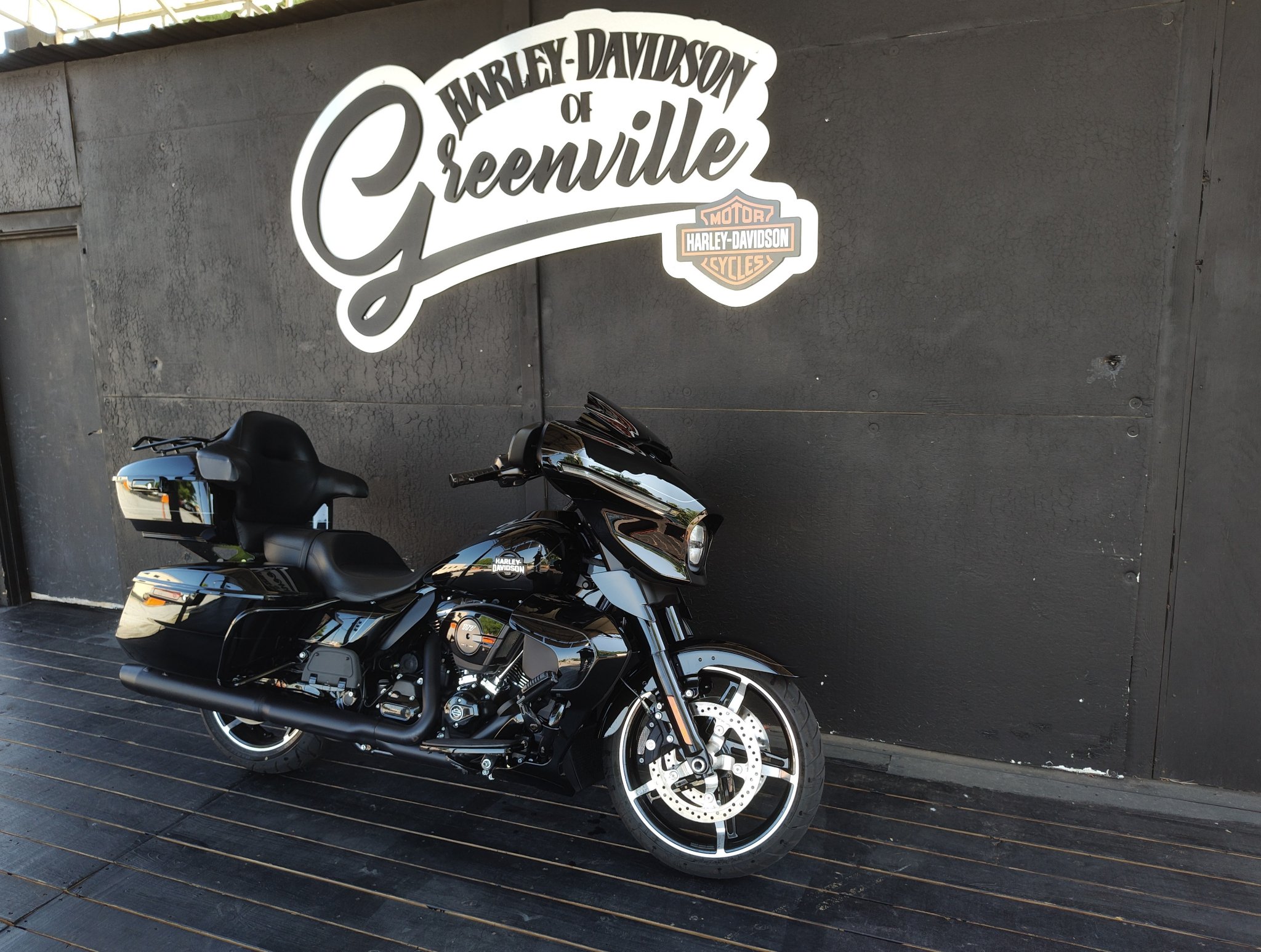 2025 Harley-Davidson Street Glide® Ultra 2