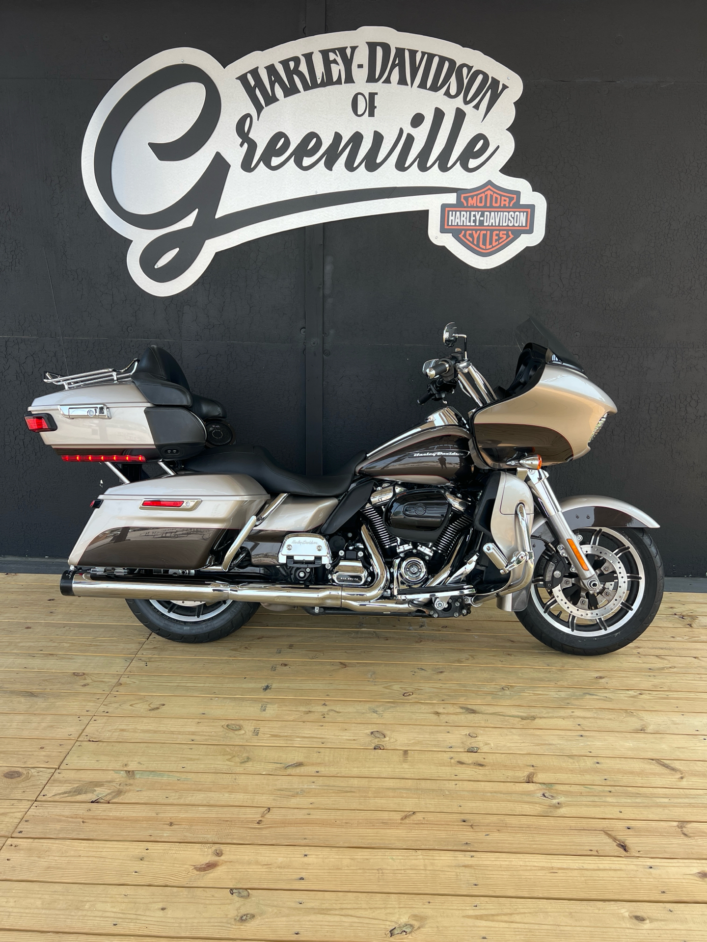 2018 Harley-Davidson Road Glide® Ultra 1
