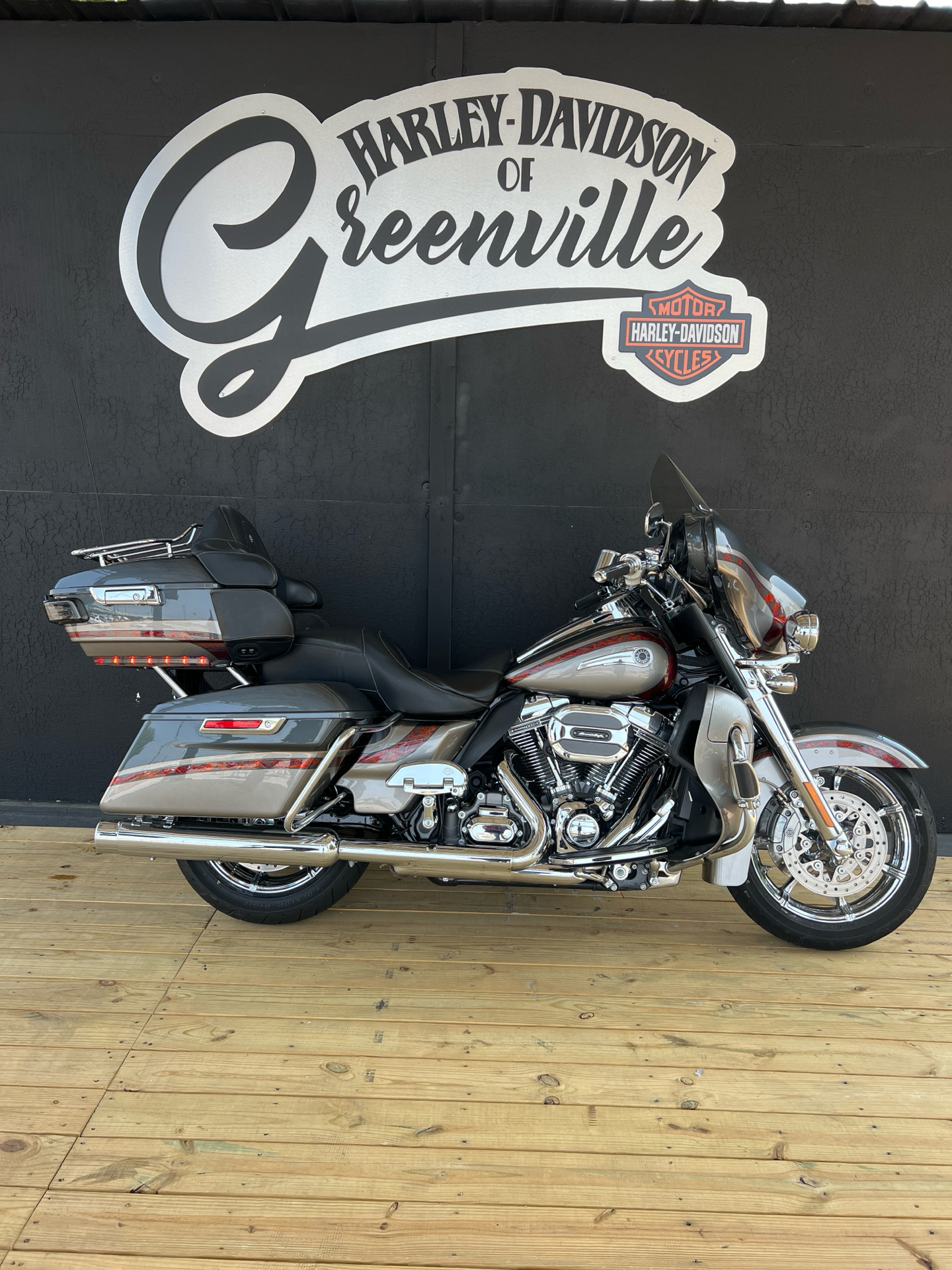 Used 2016 Harley-Davidson CVO™ Limited Motorcycle Specs, Price
