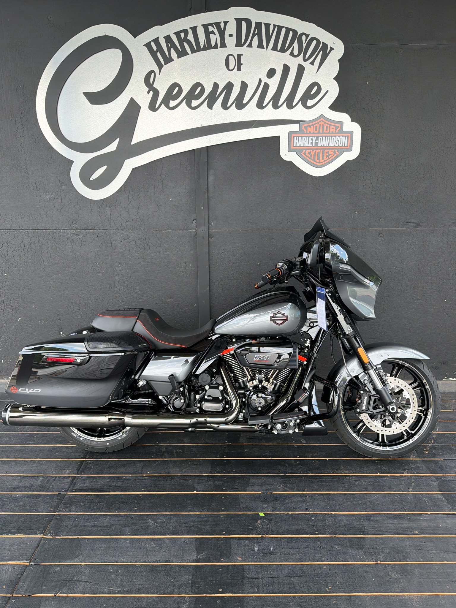 2025 CVO Street Glide®