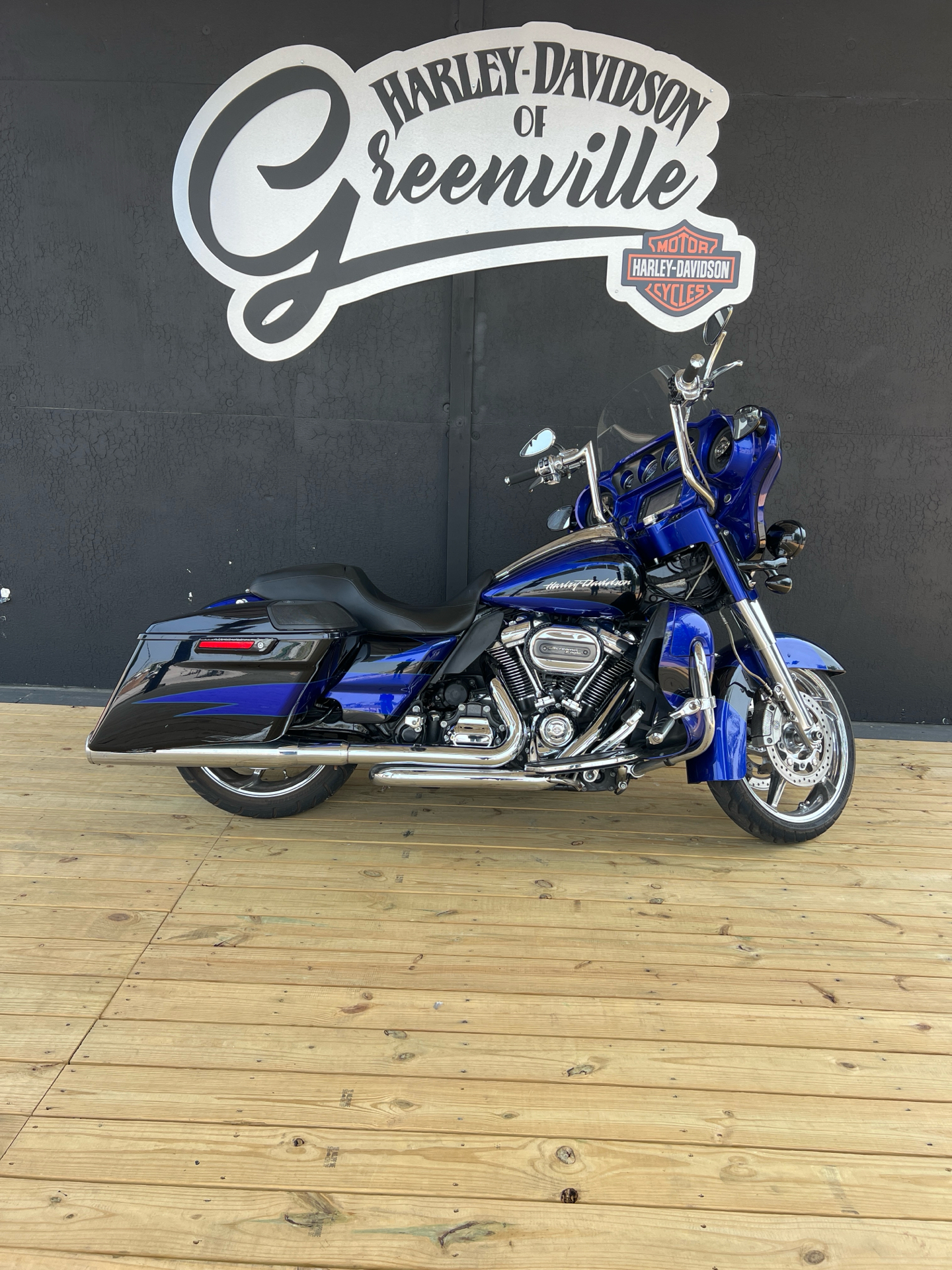 Used 2017 Harley-Davidson CVO™ Street Glide® Motorcycle Specs