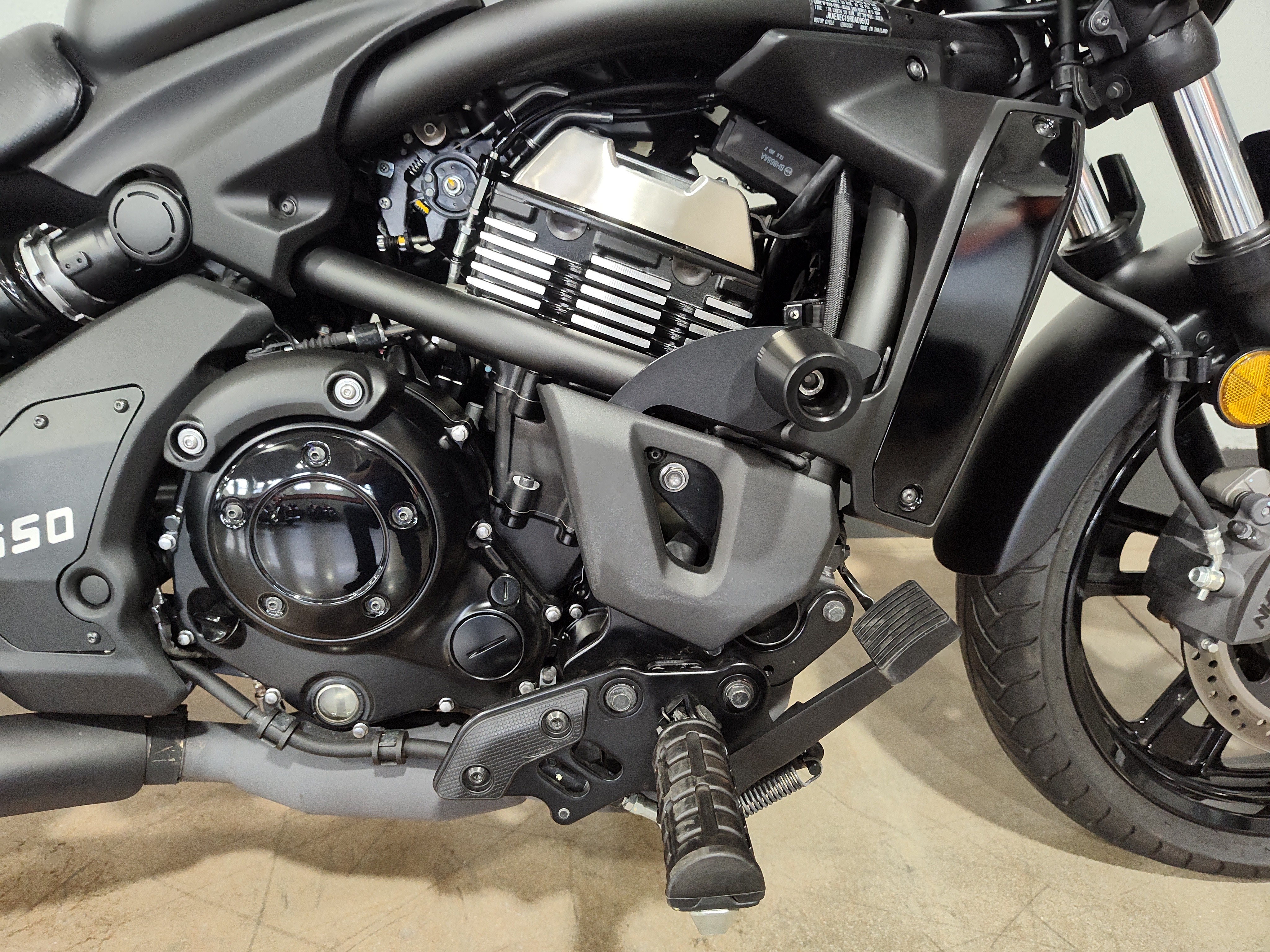 2024 Kawasaki EN650CRFNL 3