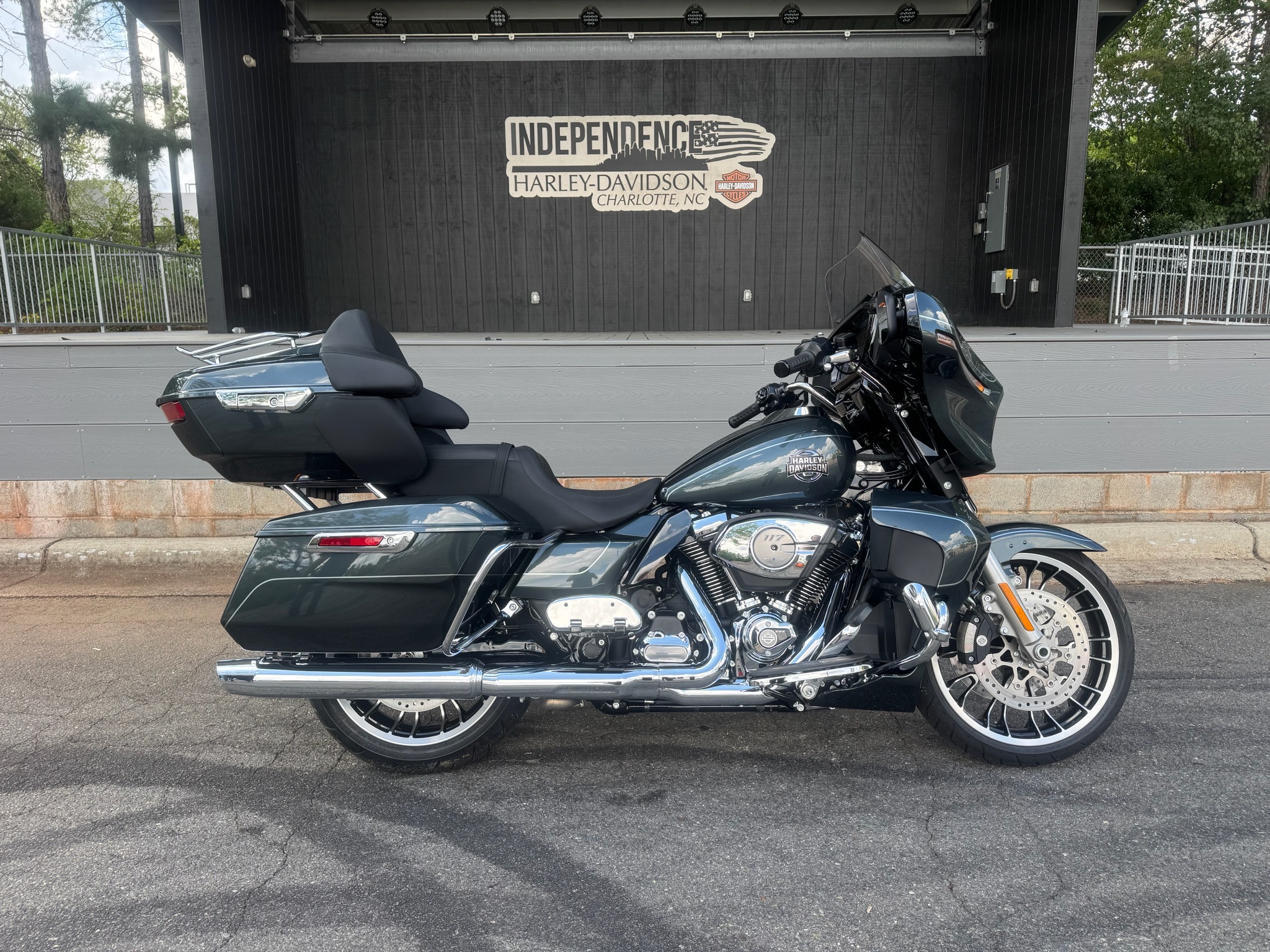 2026 Harley-Davidson Street Glide® Limited 1