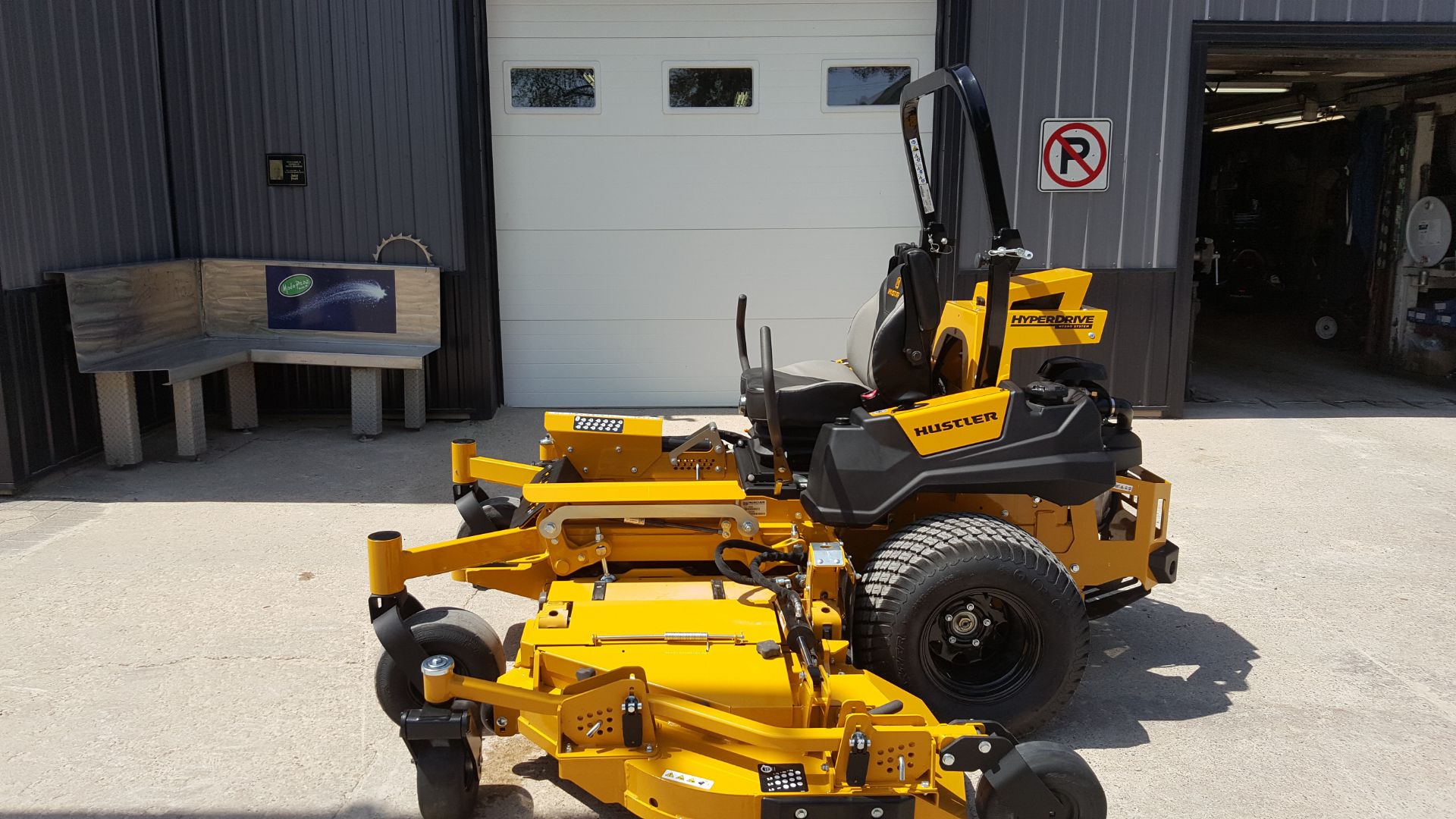 Vanilla　1025 New 2025 Hustler Turf Equipment Super 104 in. Kawasaki