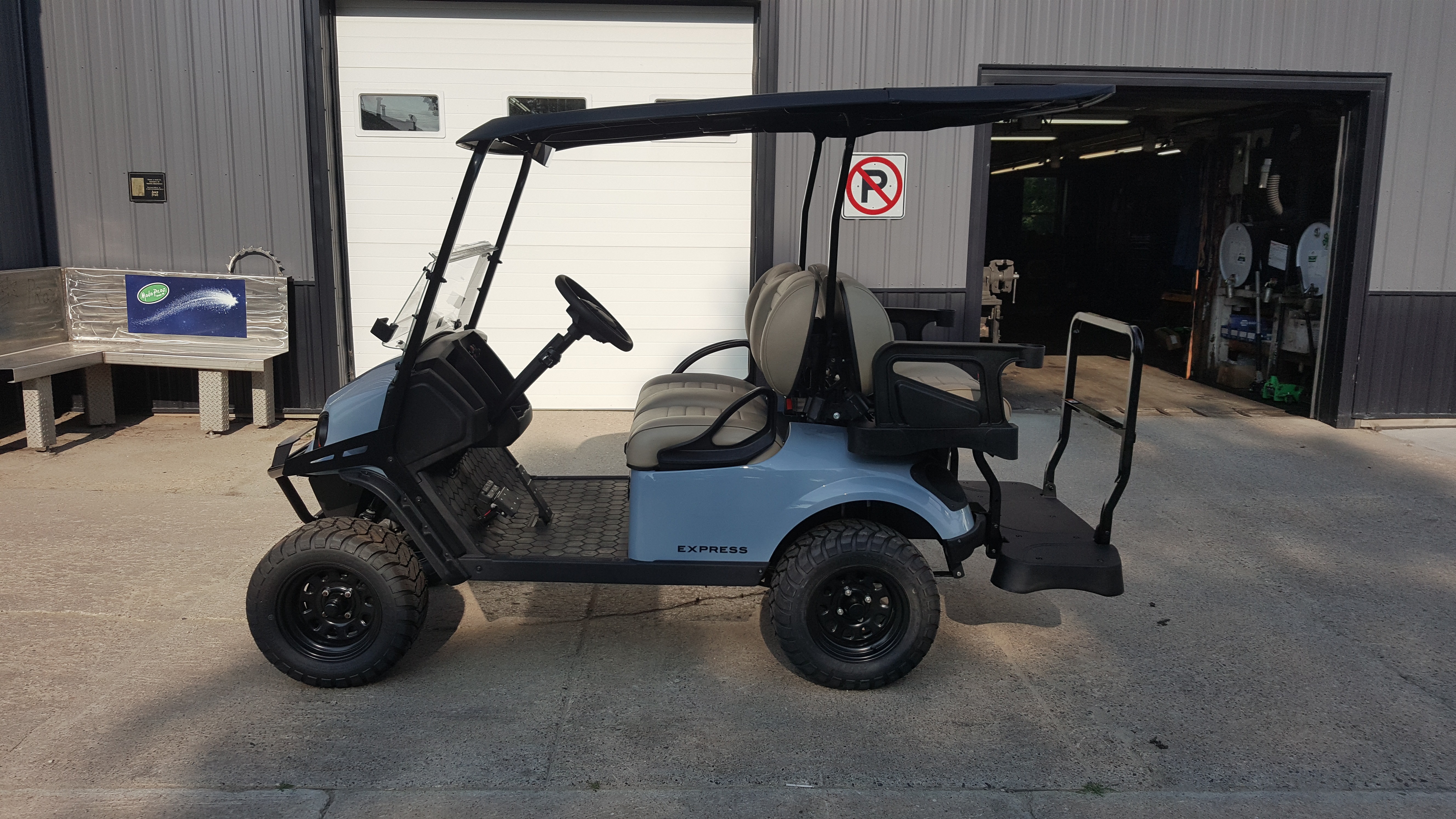 2026 EZGO Express photo 2