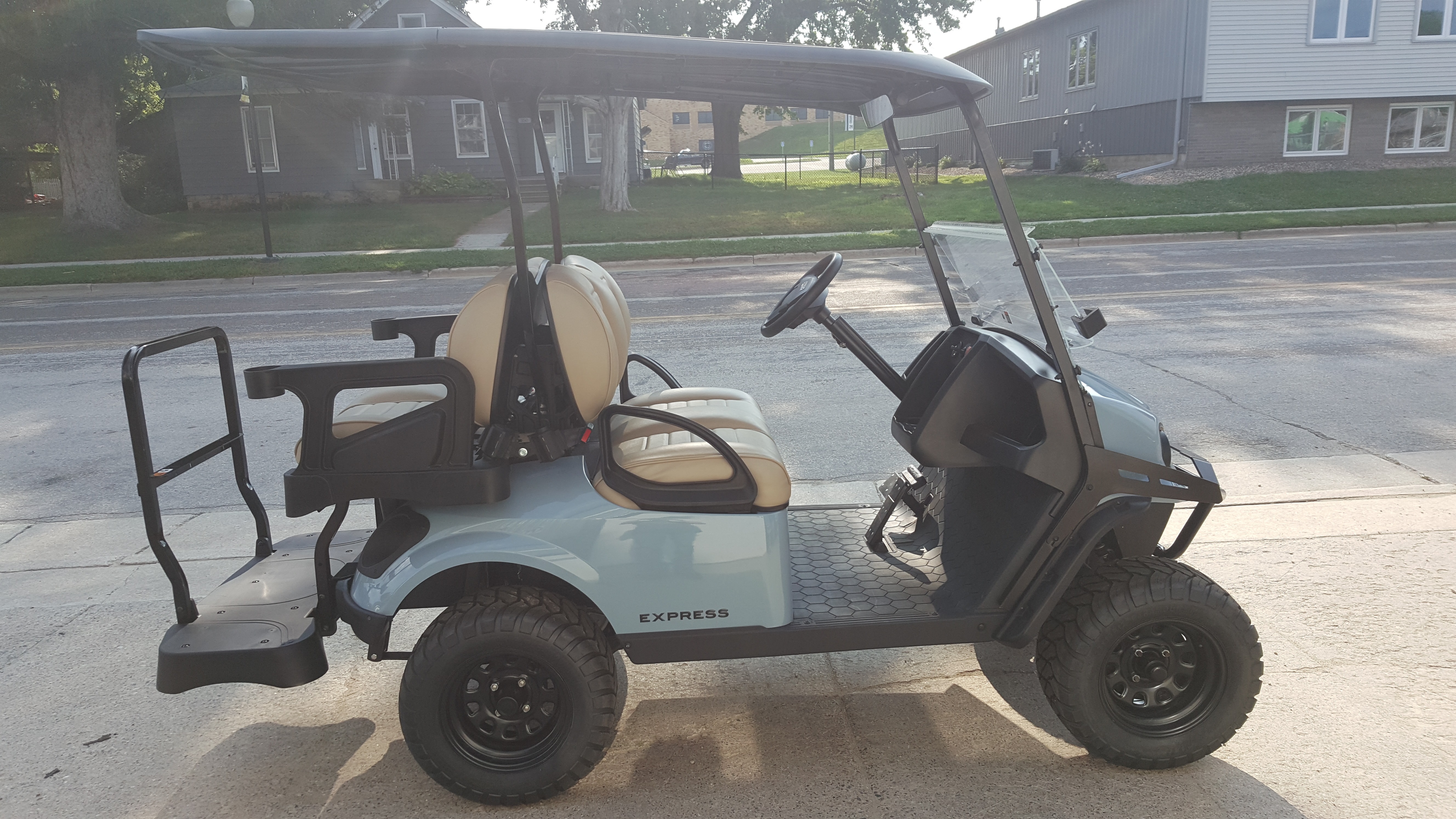 2026 EZGO Express photo 3