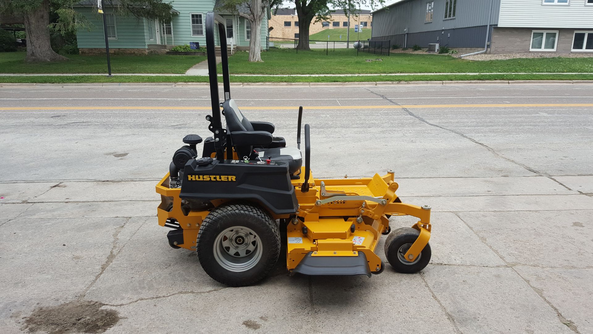 2018 Hustler Turf Equipment X-ONE 60 in. Kawasaki 23.5 hp in Mazeppa, Minnesota - Photo 2