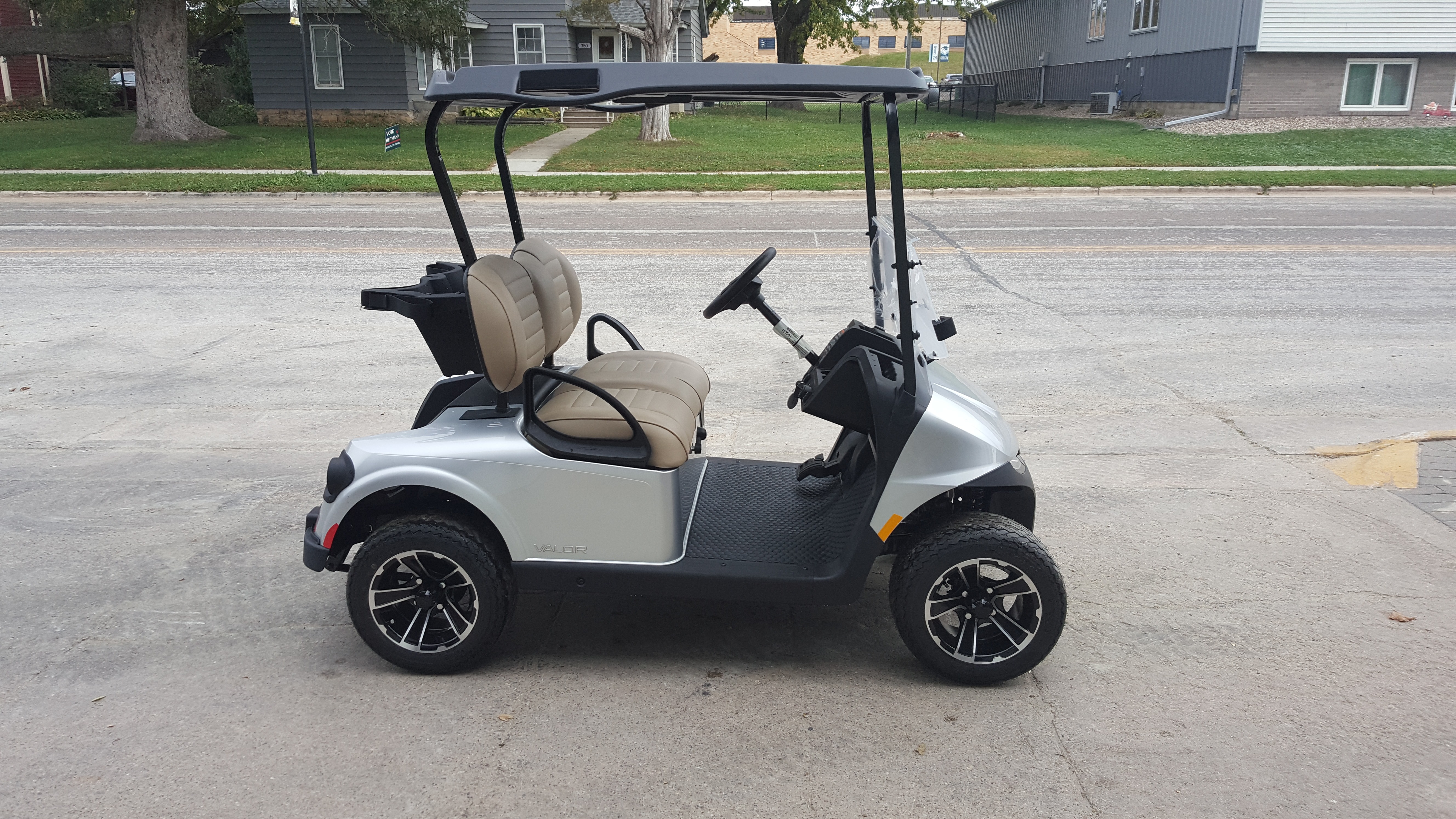2026 EZGO RXV photo 3