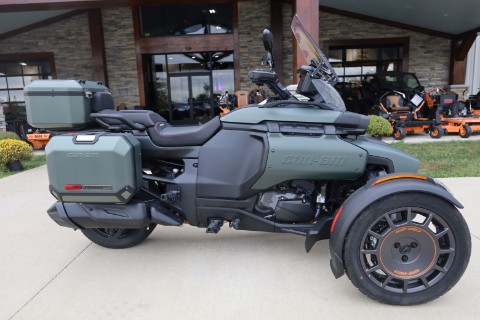 2025 Can-Am Canyon Redrock — photo 1 of 10