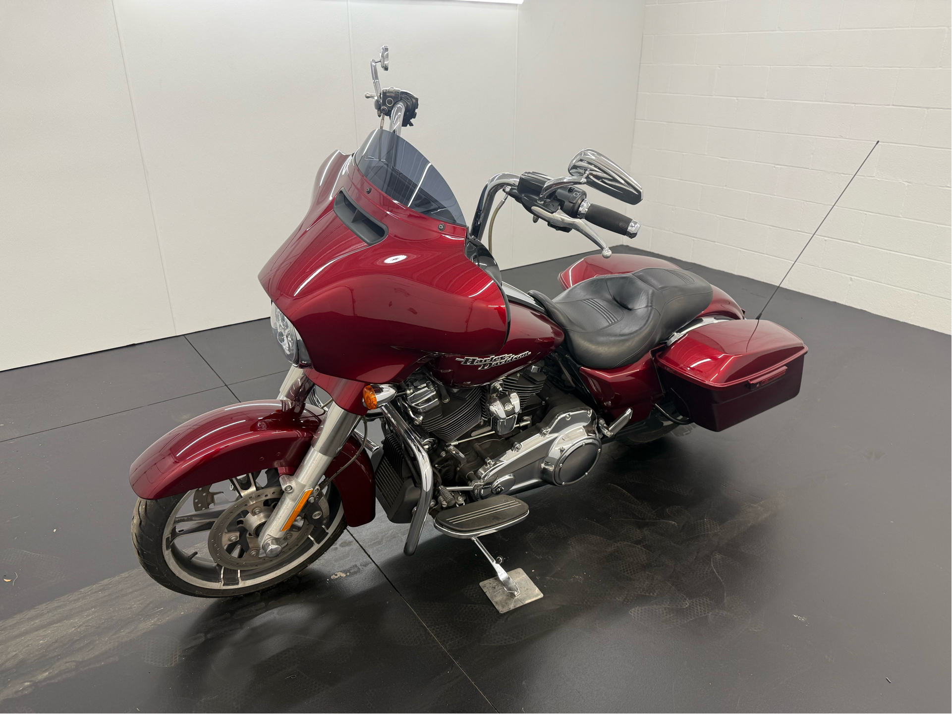 2017 Harley-Davidson Street Glide® Special in Rochester, New York - Photo 9