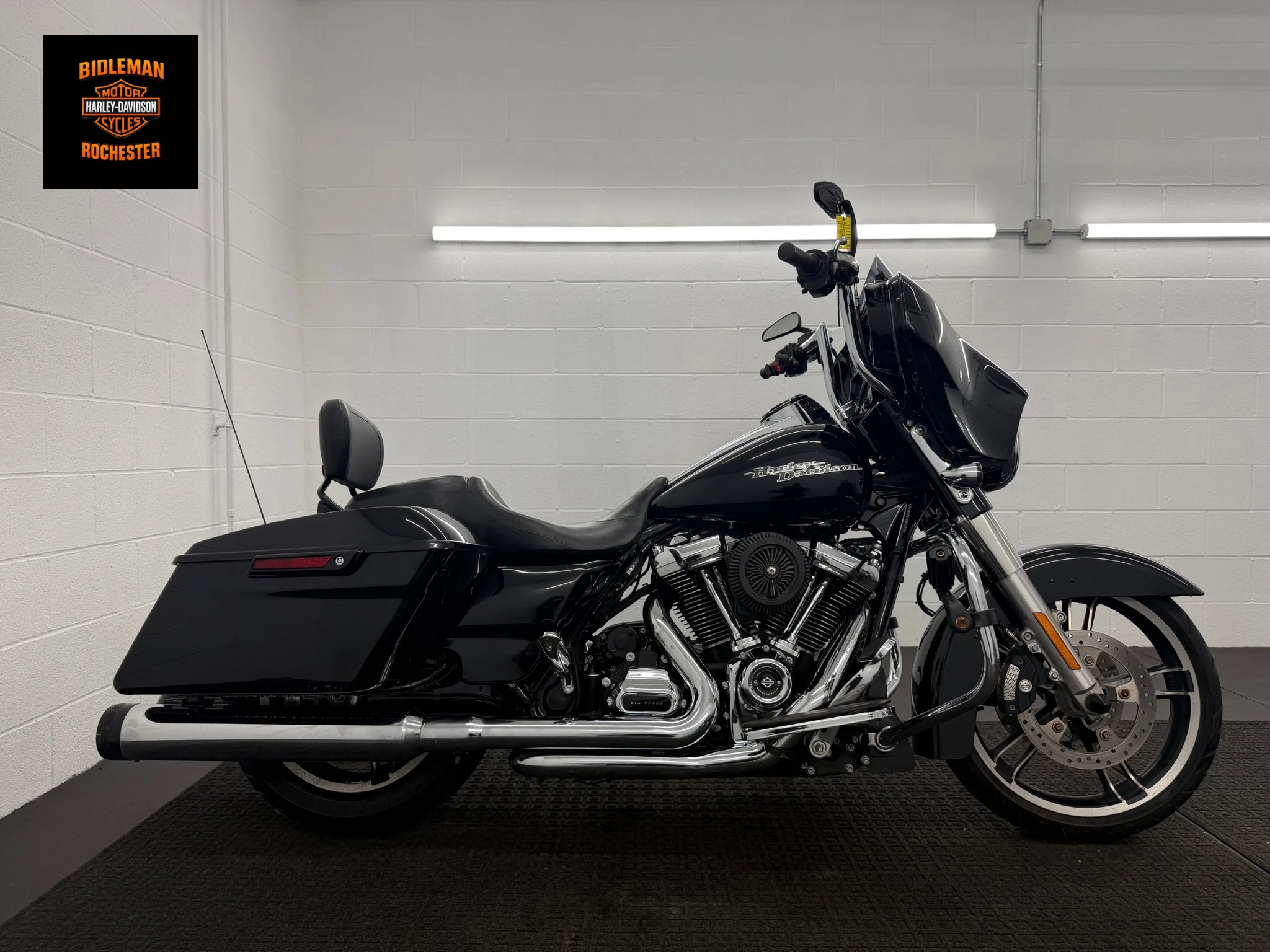 2017 Harley-Davidson Street Glide® Special 1
