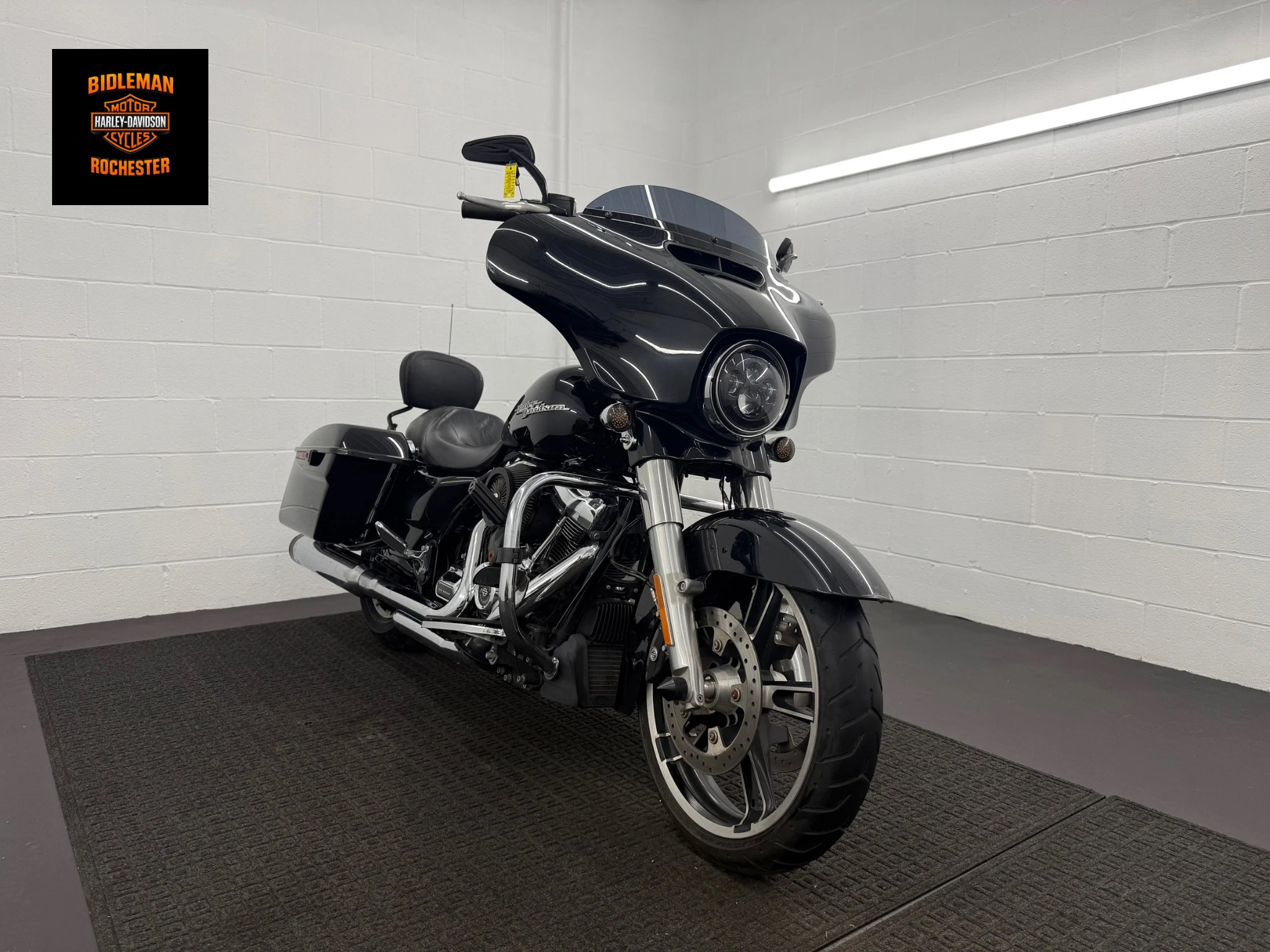 2017 Harley-Davidson Street Glide® Special 2