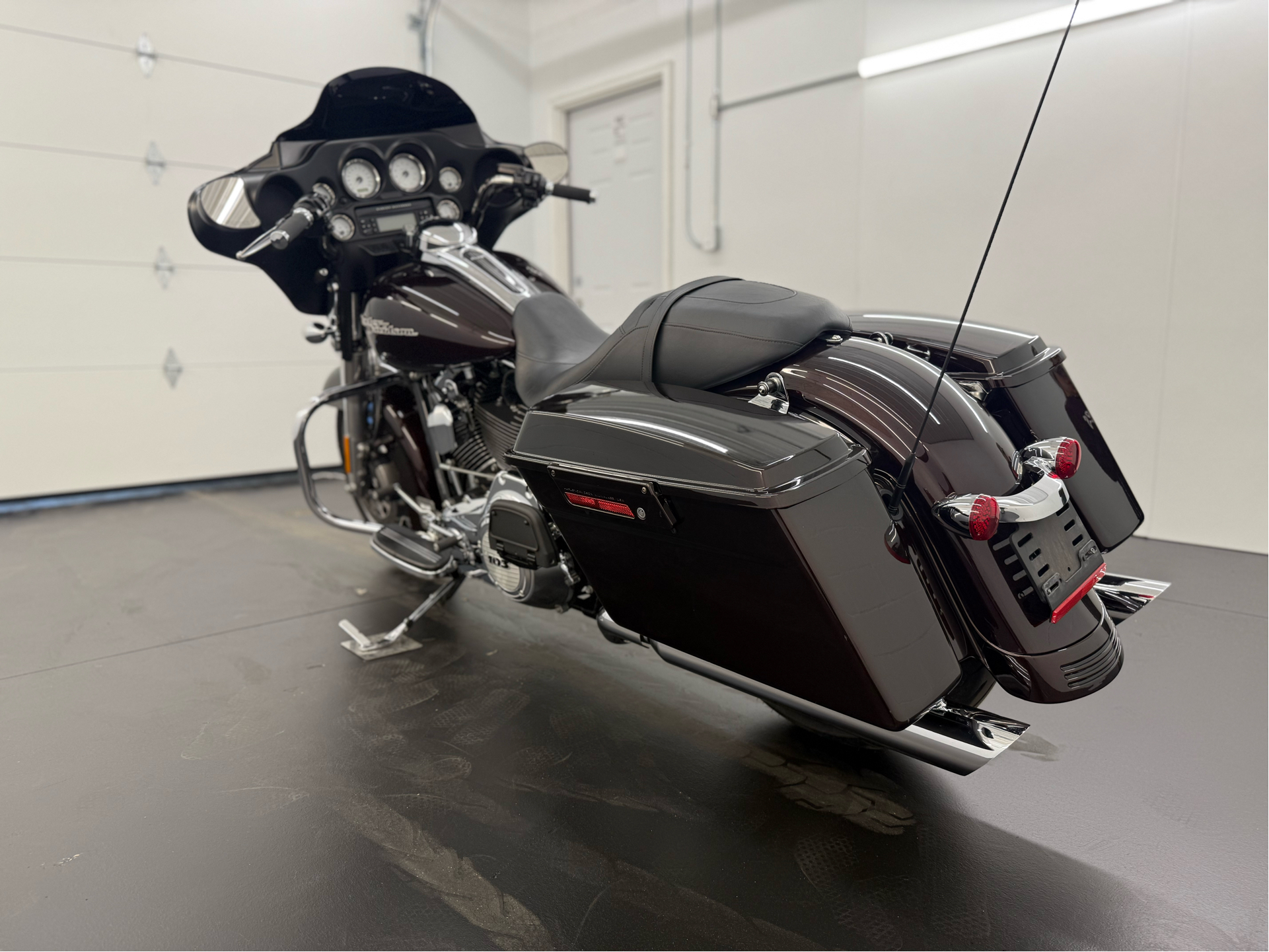 2011 Harley-Davidson Street Glide® in Rochester, New York - Photo 12