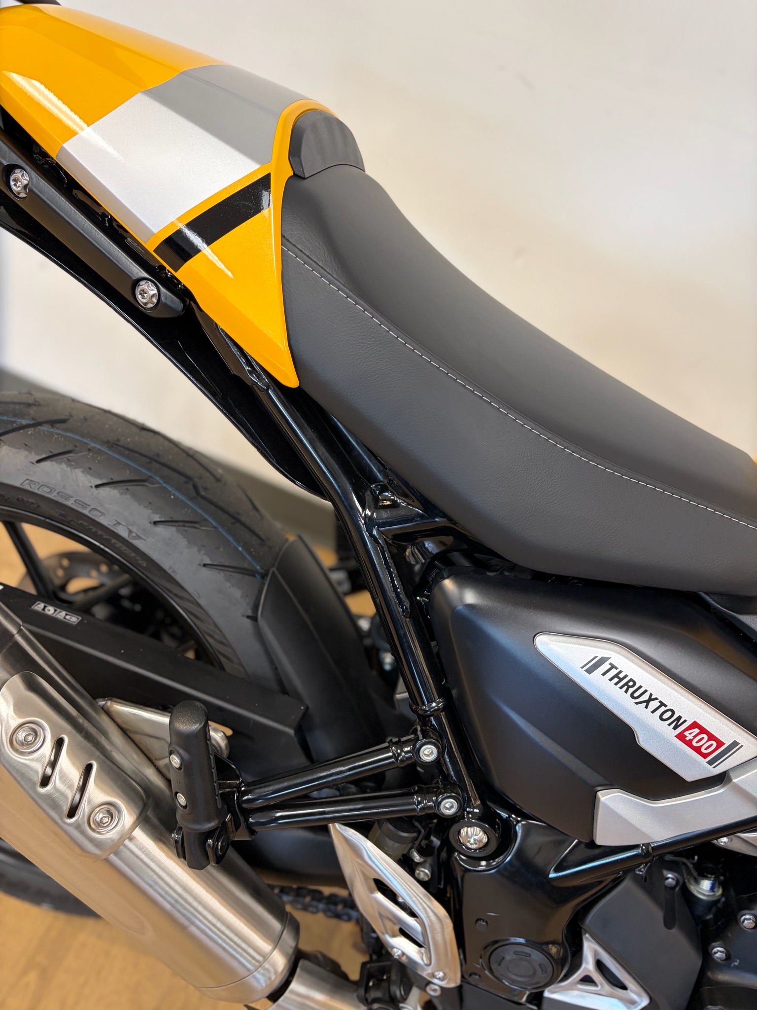 2026 Triumph Thruxton 400 3