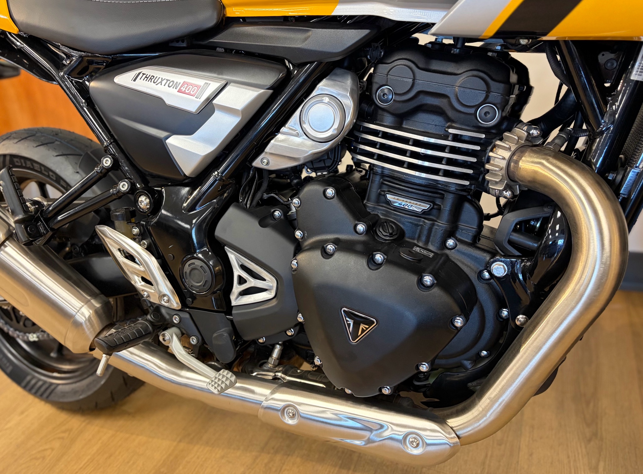 2026 Triumph Thruxton 400 4