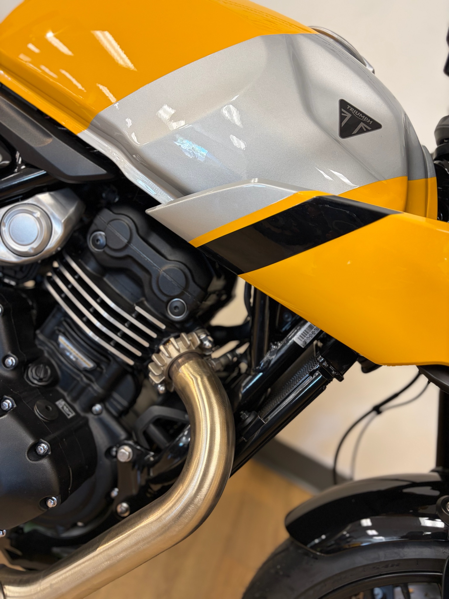 2026 Triumph Thruxton 400 5