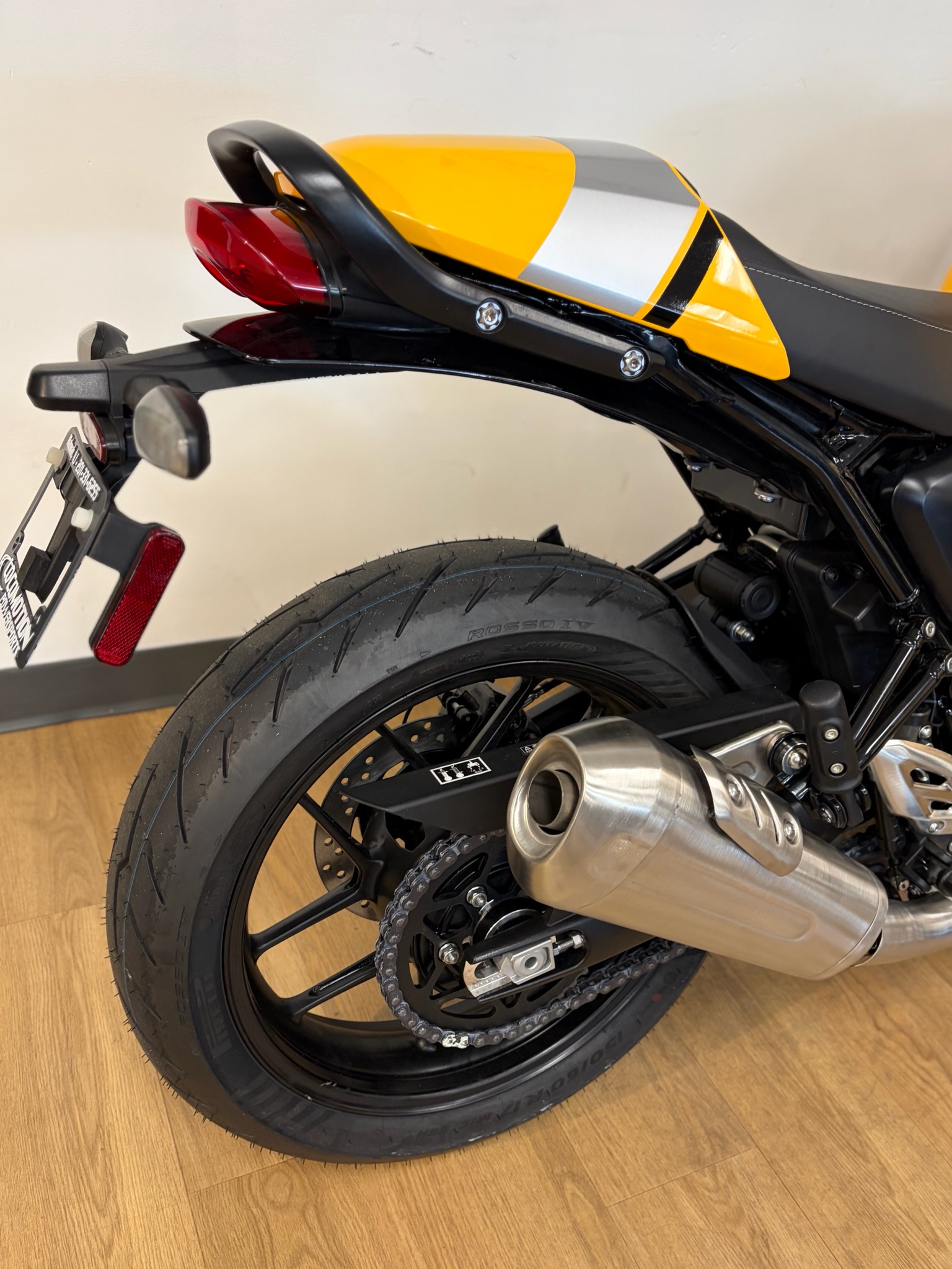 2026 Triumph Thruxton 400 2