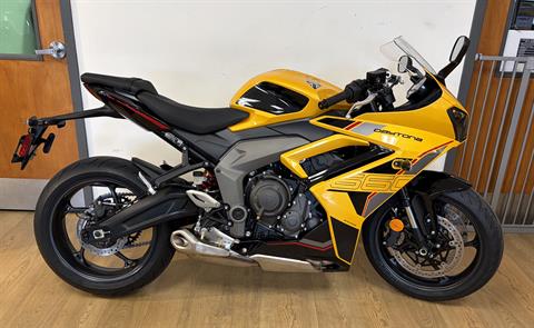 New 2026 Triumph Daytona 660 Cosmic Yellow / Sapphire Black