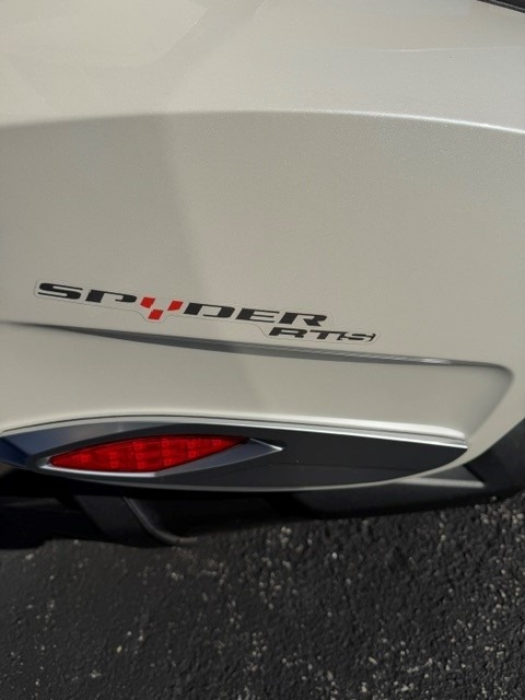 2016 Can-Am™ Spyder RT-S SE6 5