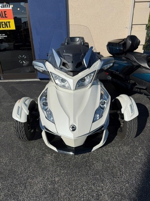 2016 Can-Am™ Spyder RT-S SE6 2