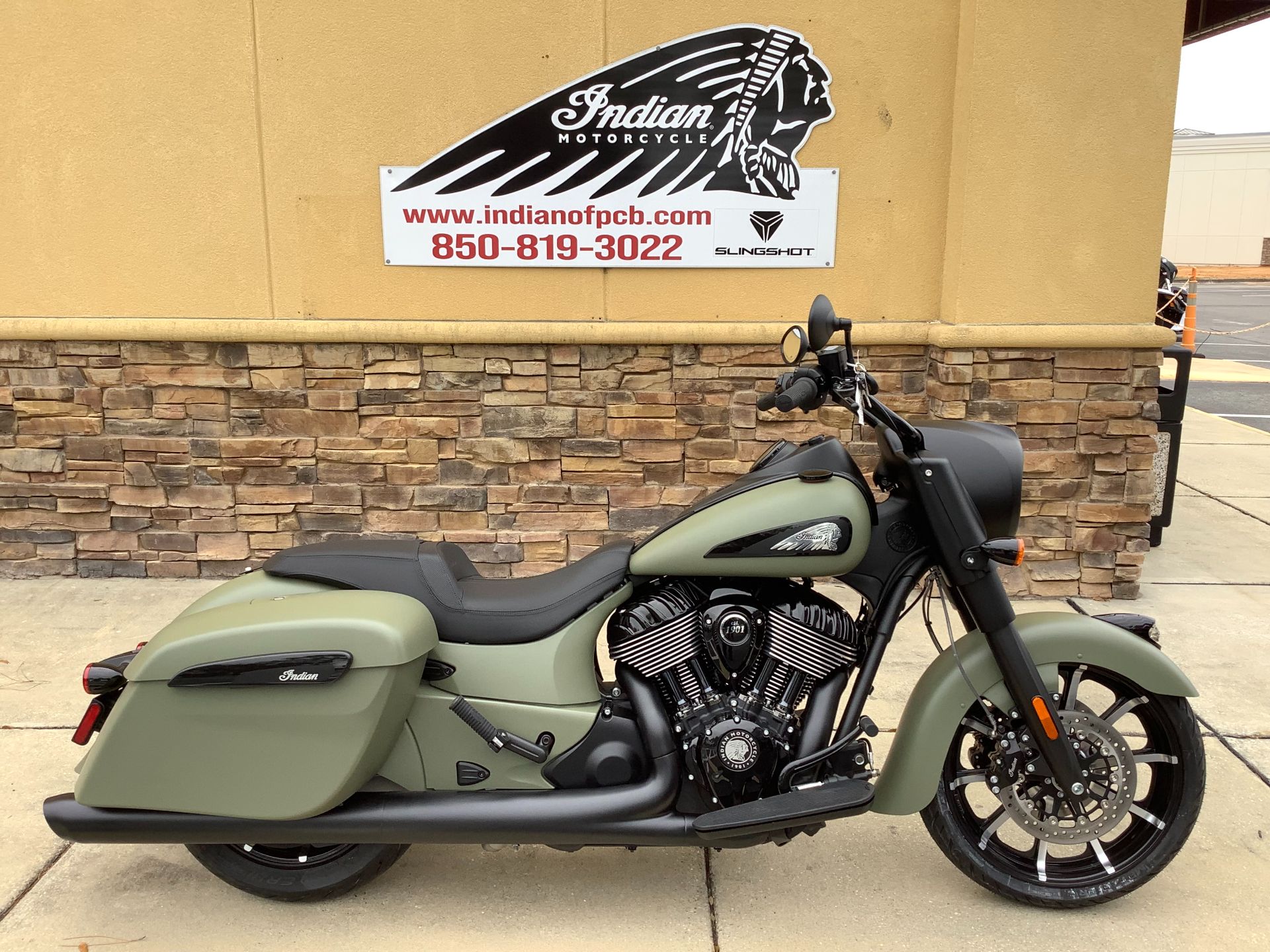 Indian THE OLD IRON HORSE ヘルメット Mount the Iron Horse. All roads lead to Silverado