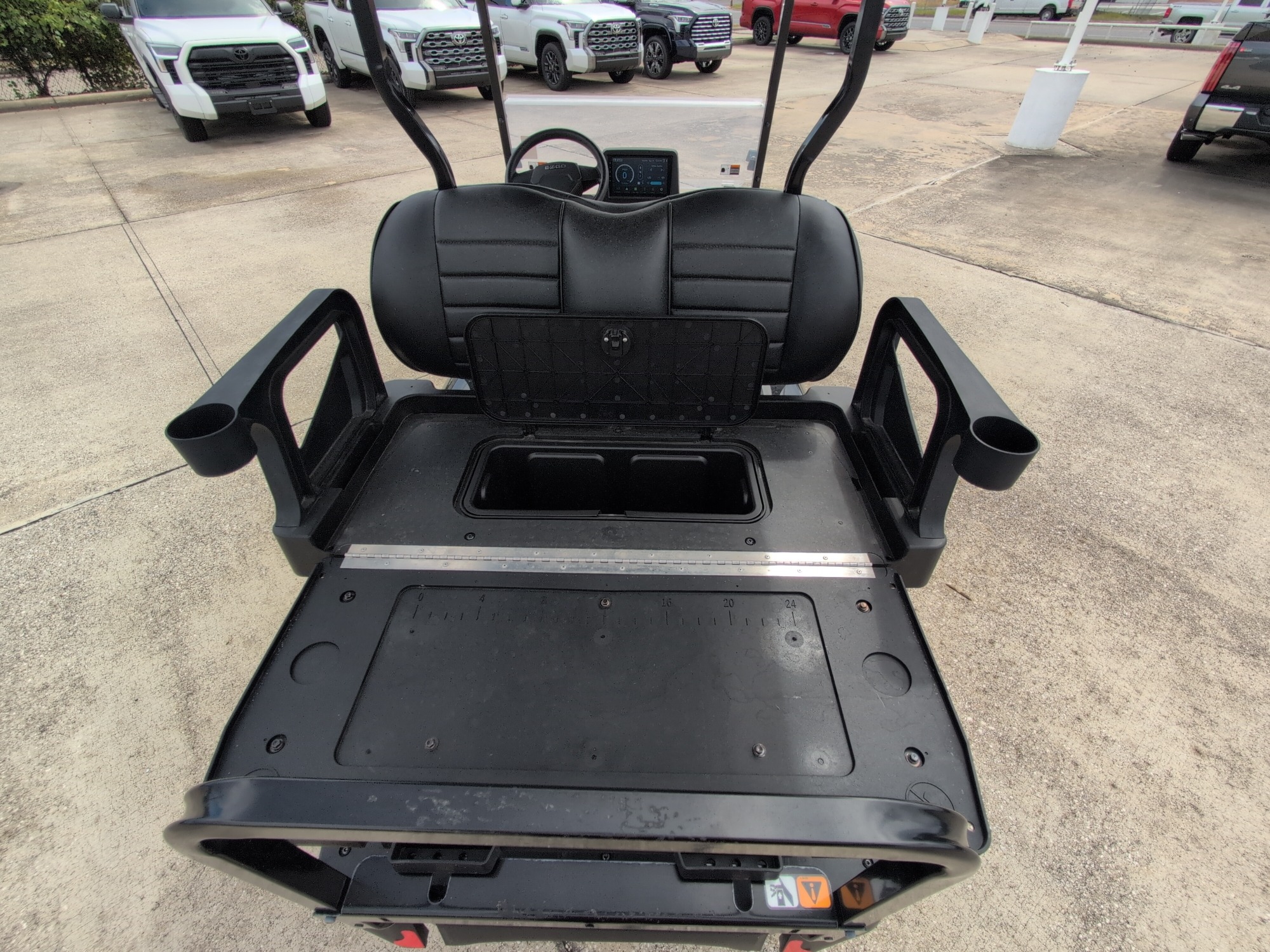 2026 EZGO RXV photo 6