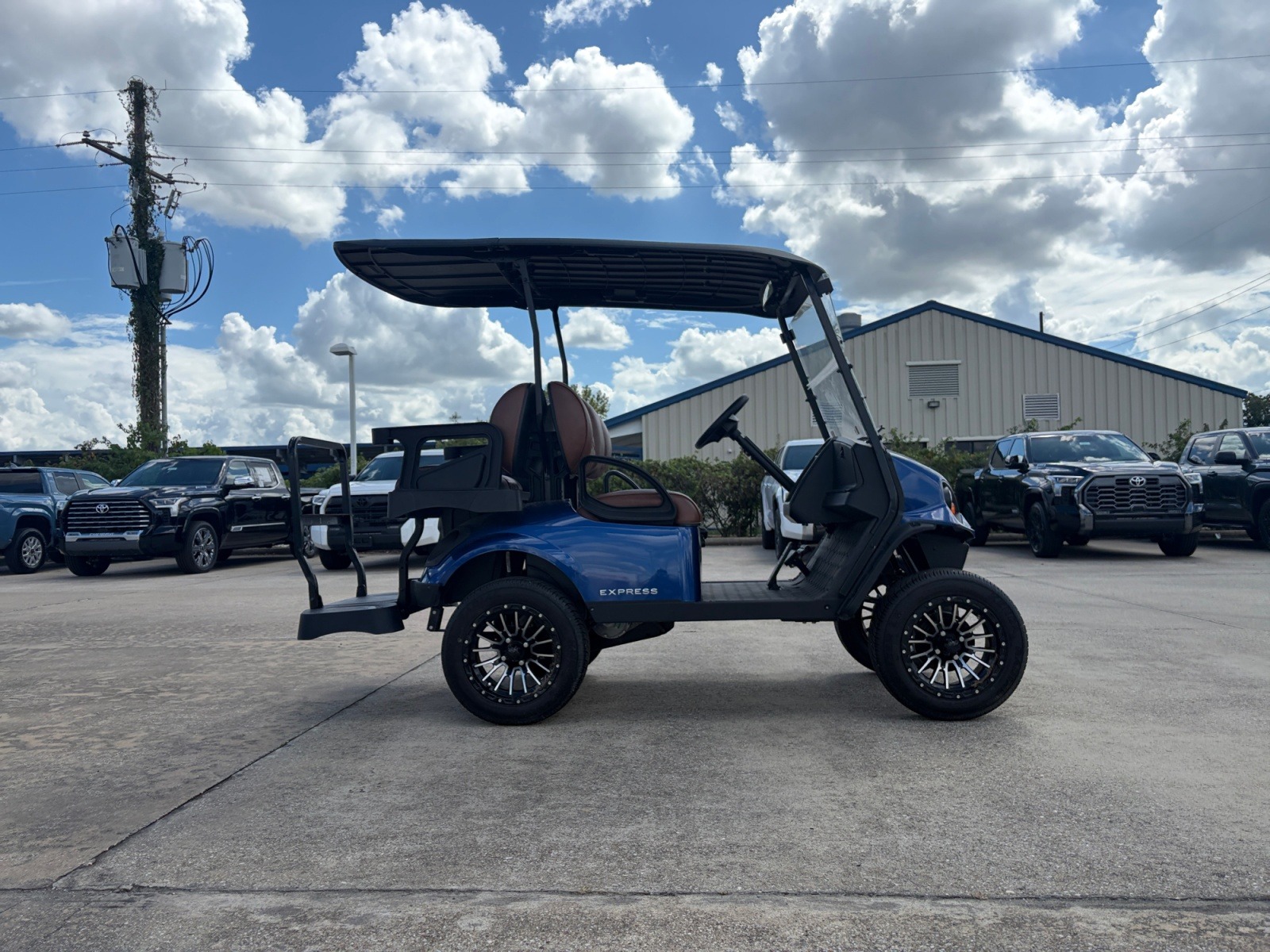 2026 EZGO Express photo 2