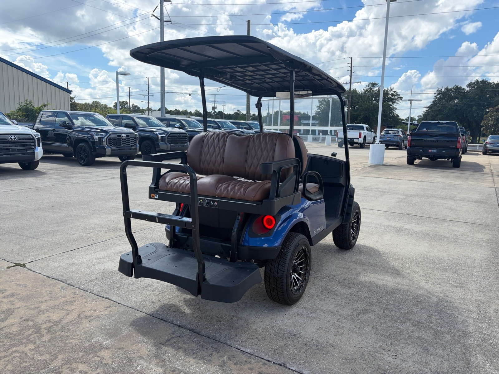2026 EZGO Express photo 3