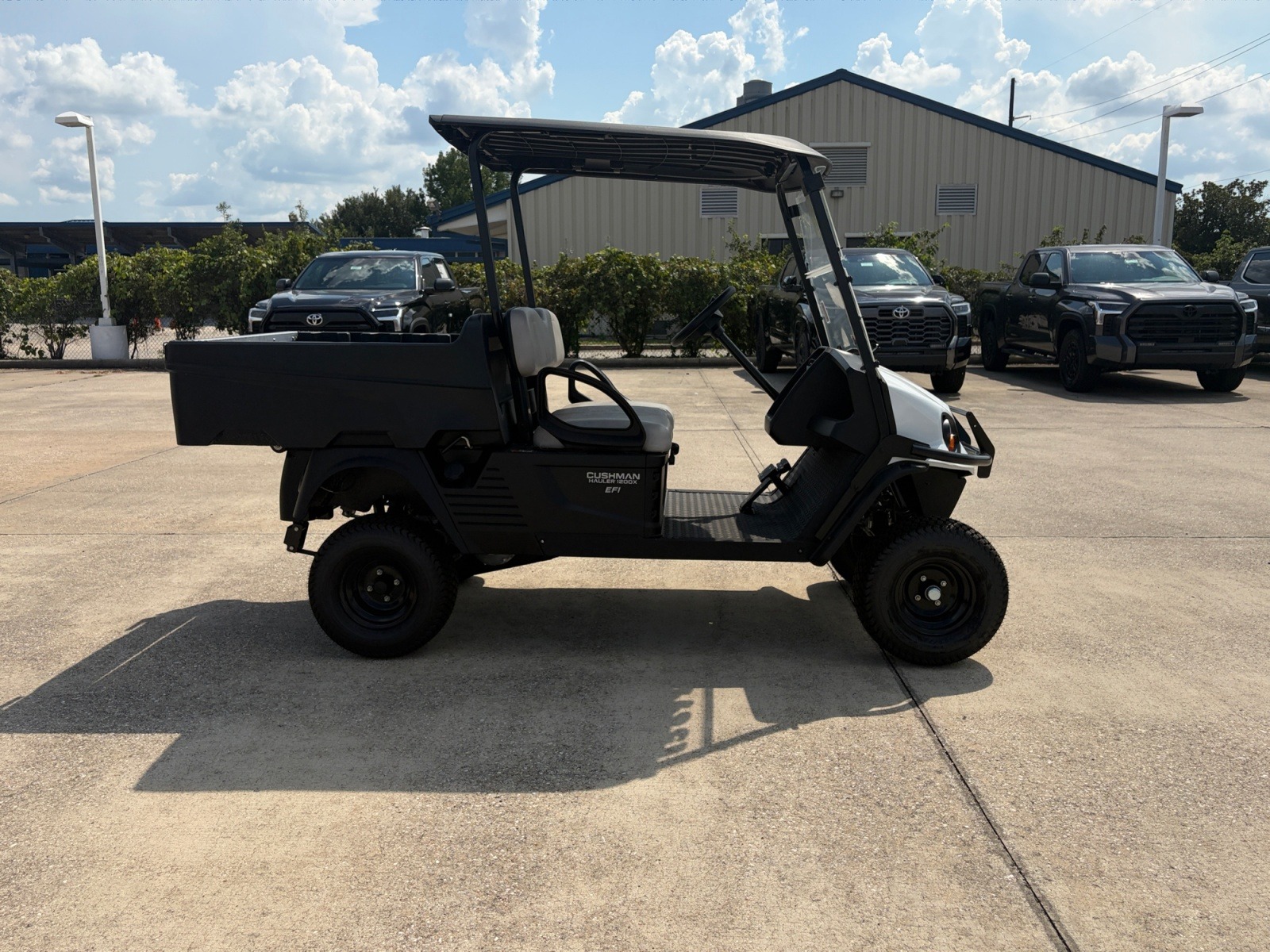 2025 Cushman Hauler photo 2